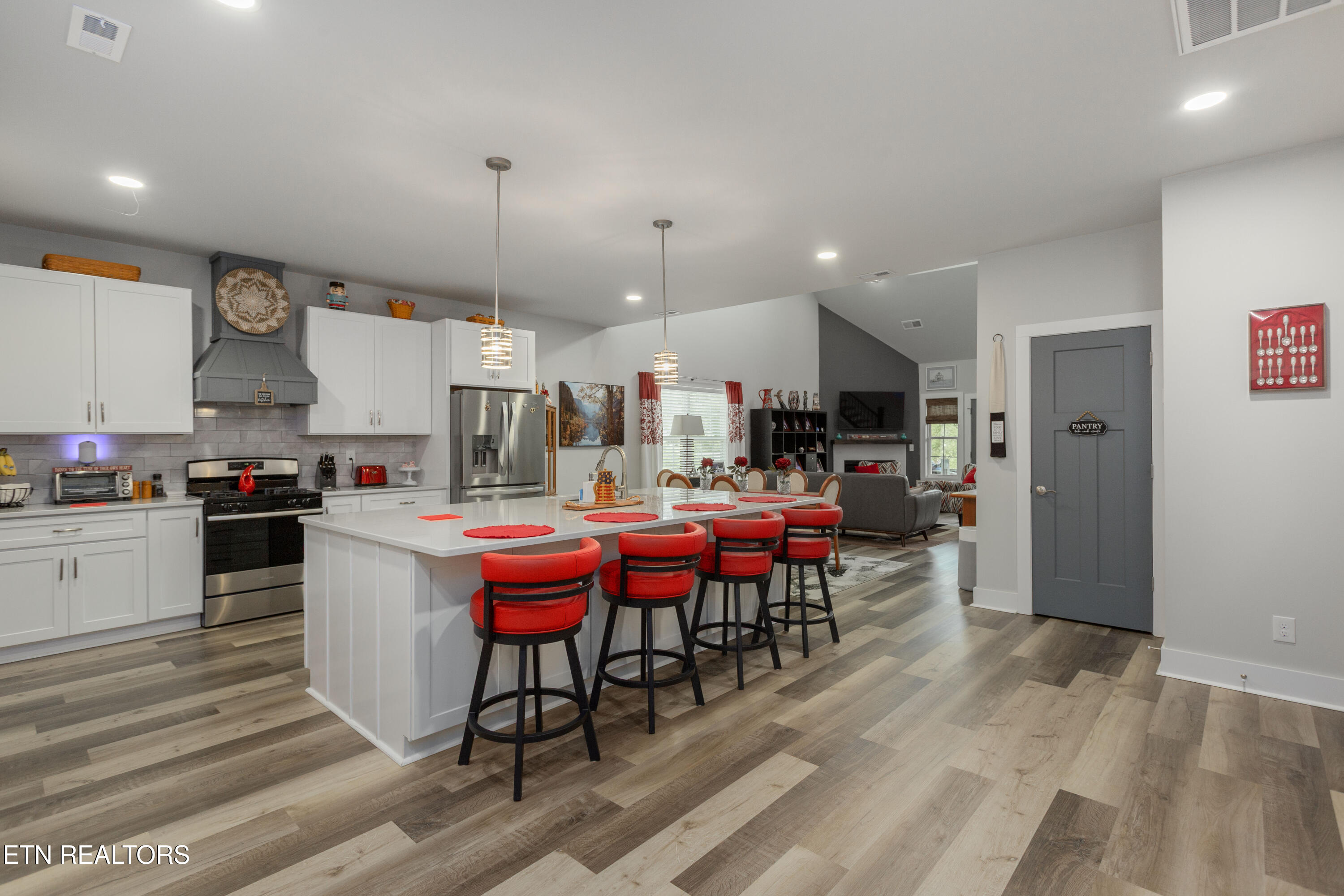 986 Meadow Walk Lane