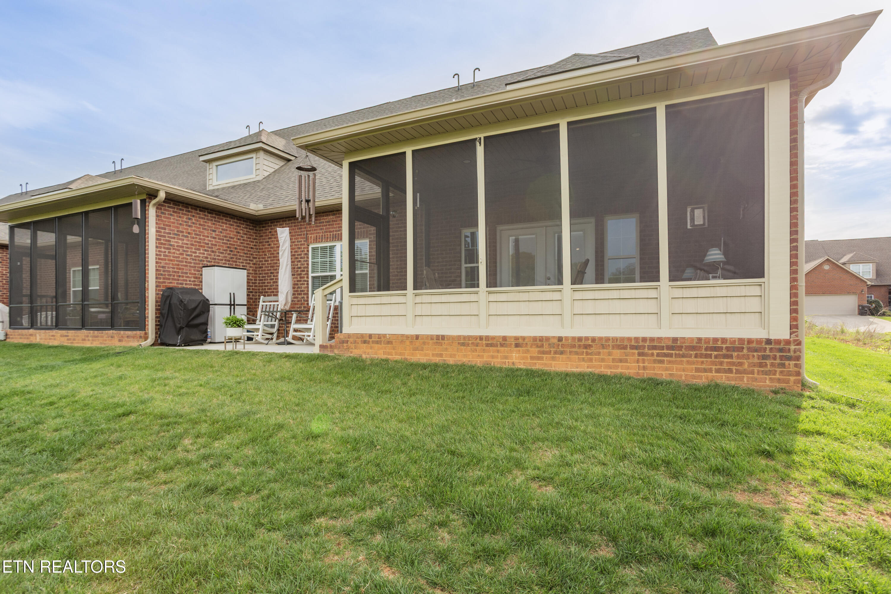 986 Meadow Walk Lane