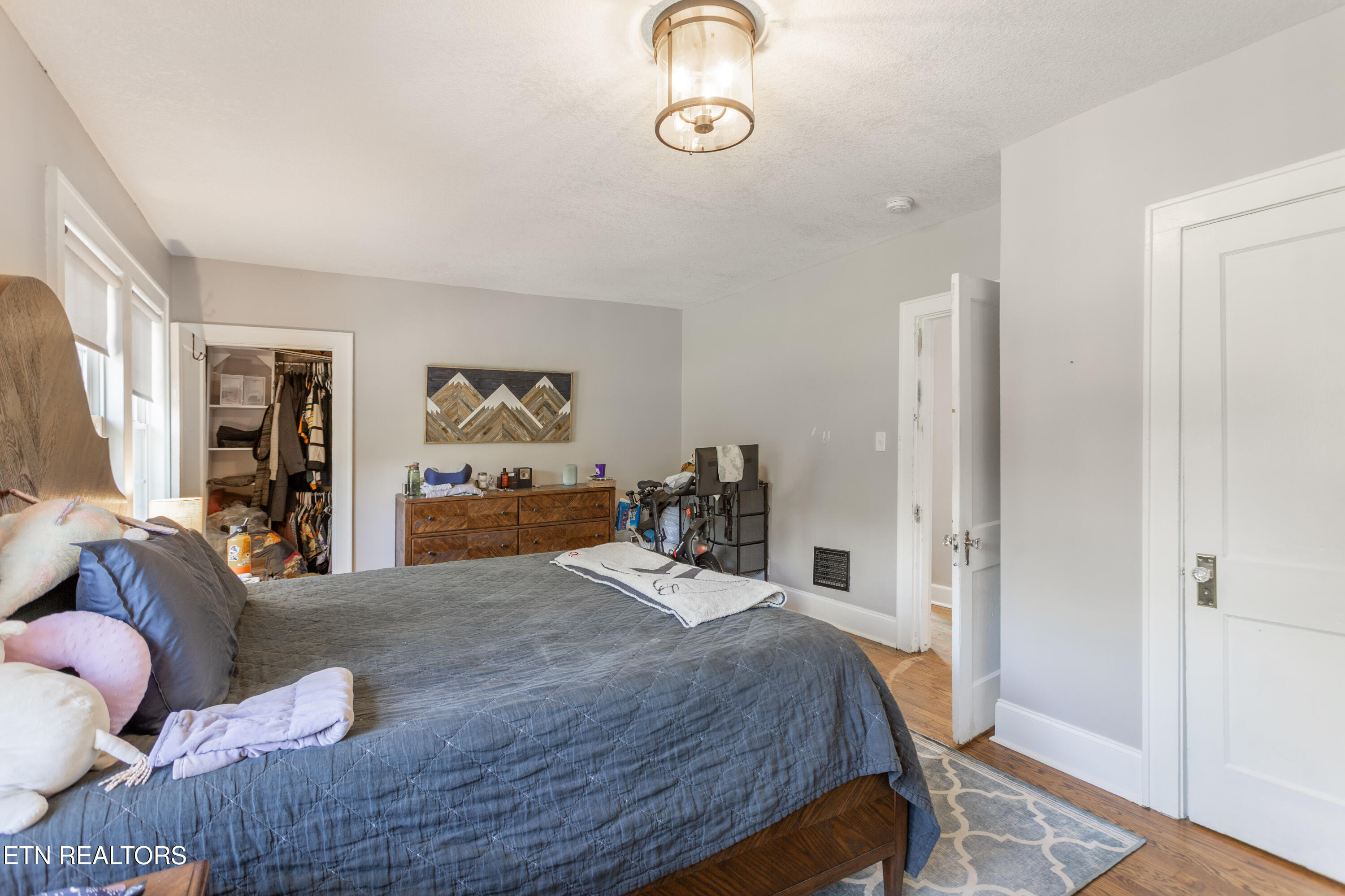 2916 Fountain Park Blvd