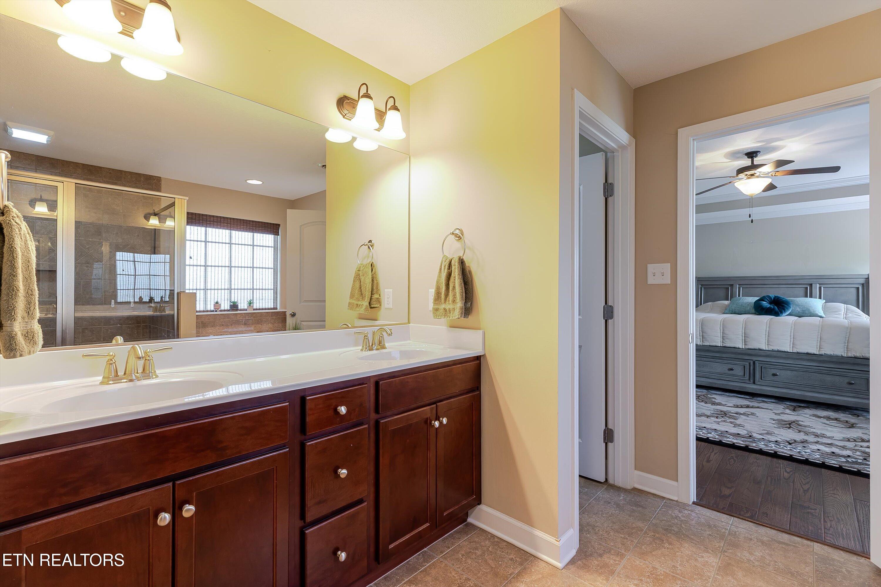 1827 Autumn Bluff Rd