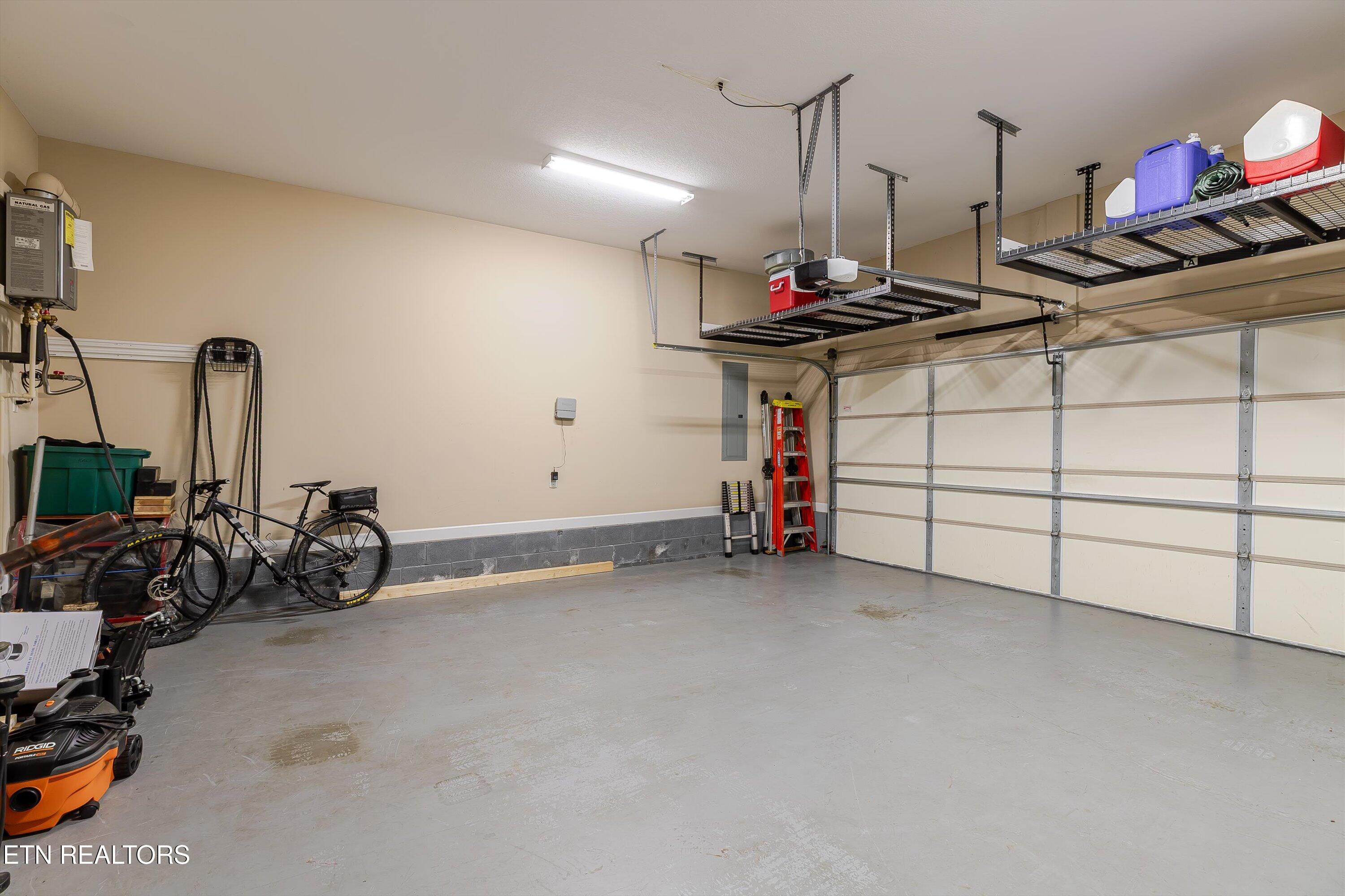 1827 Autumn Bluff Rd