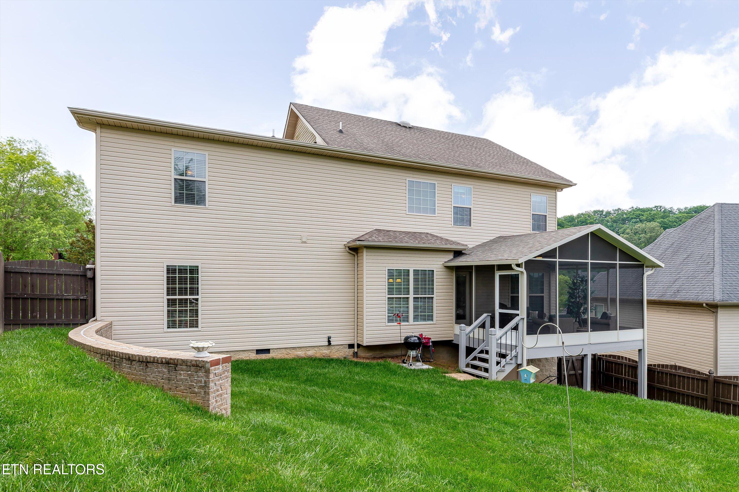 1827 Autumn Bluff Rd