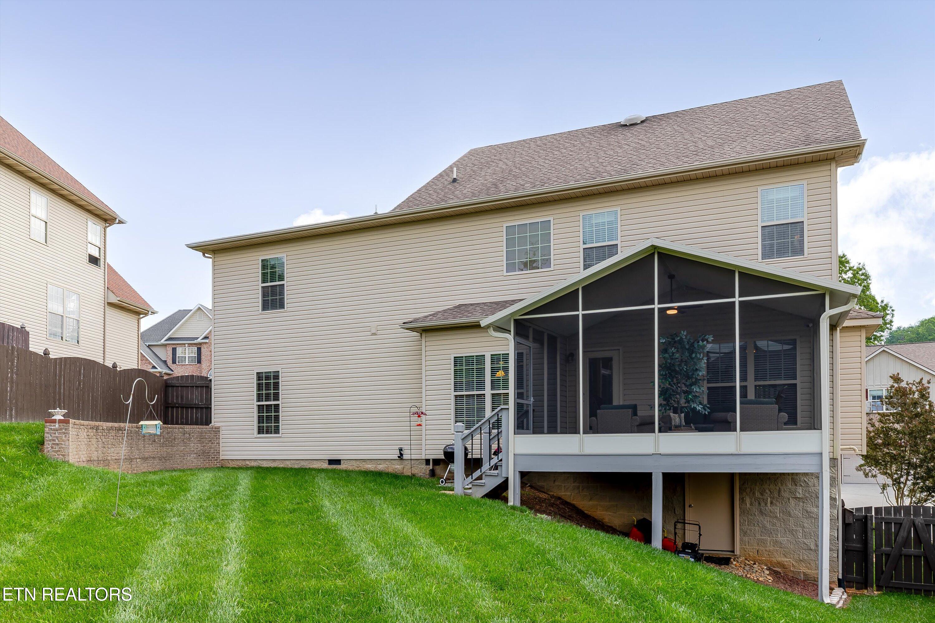 1827 Autumn Bluff Rd