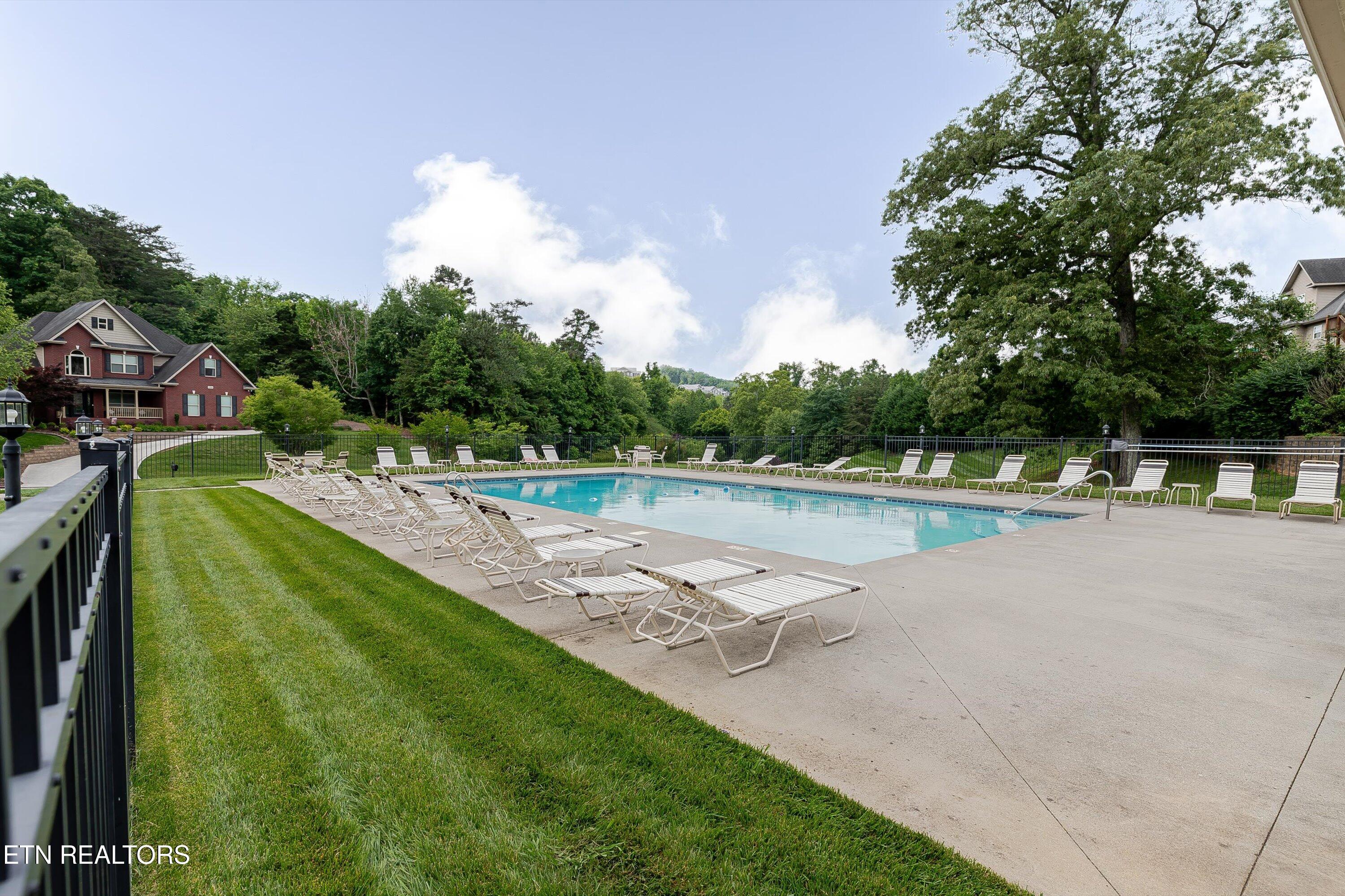 1827 Autumn Bluff Rd