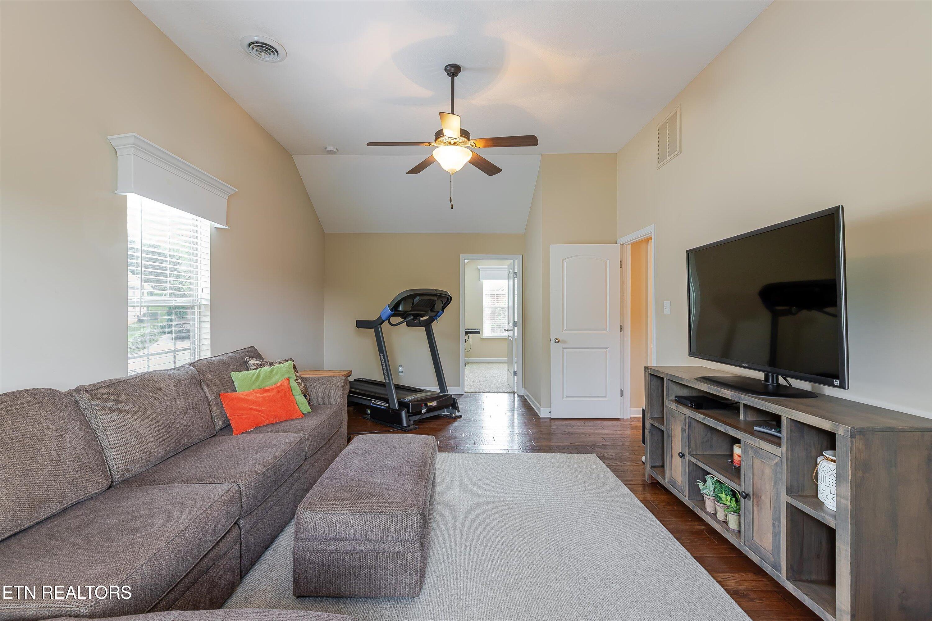 1827 Autumn Bluff Rd