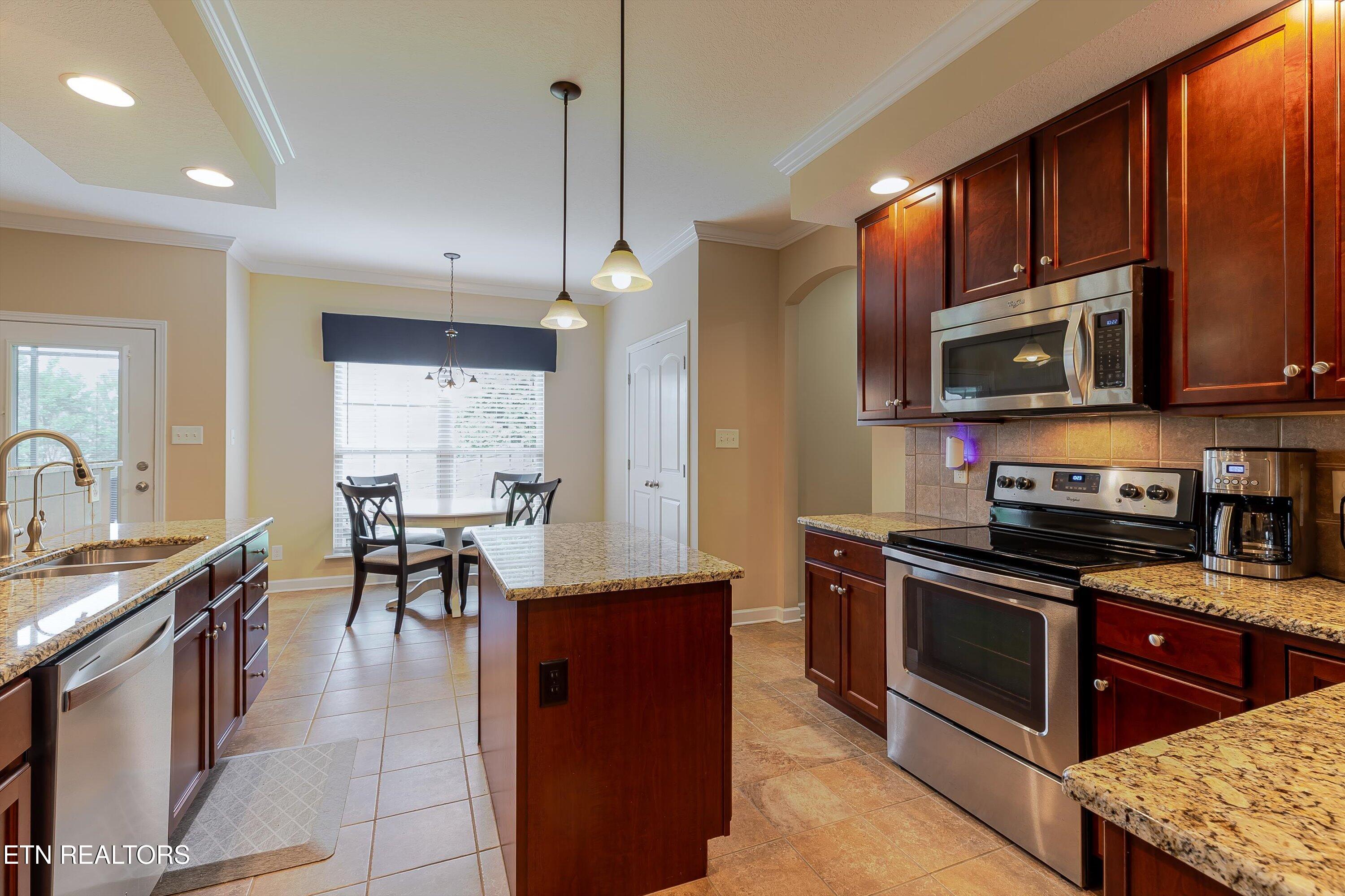 1827 Autumn Bluff Rd