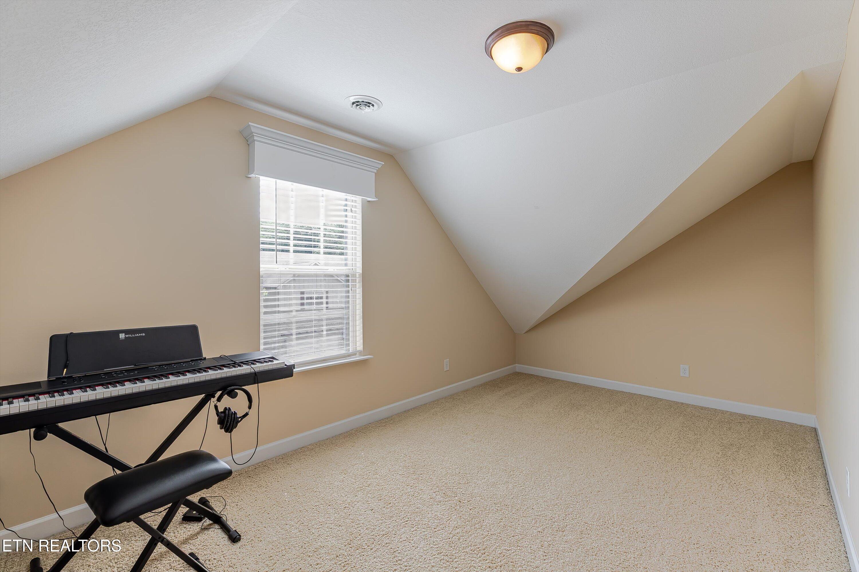 1827 Autumn Bluff Rd