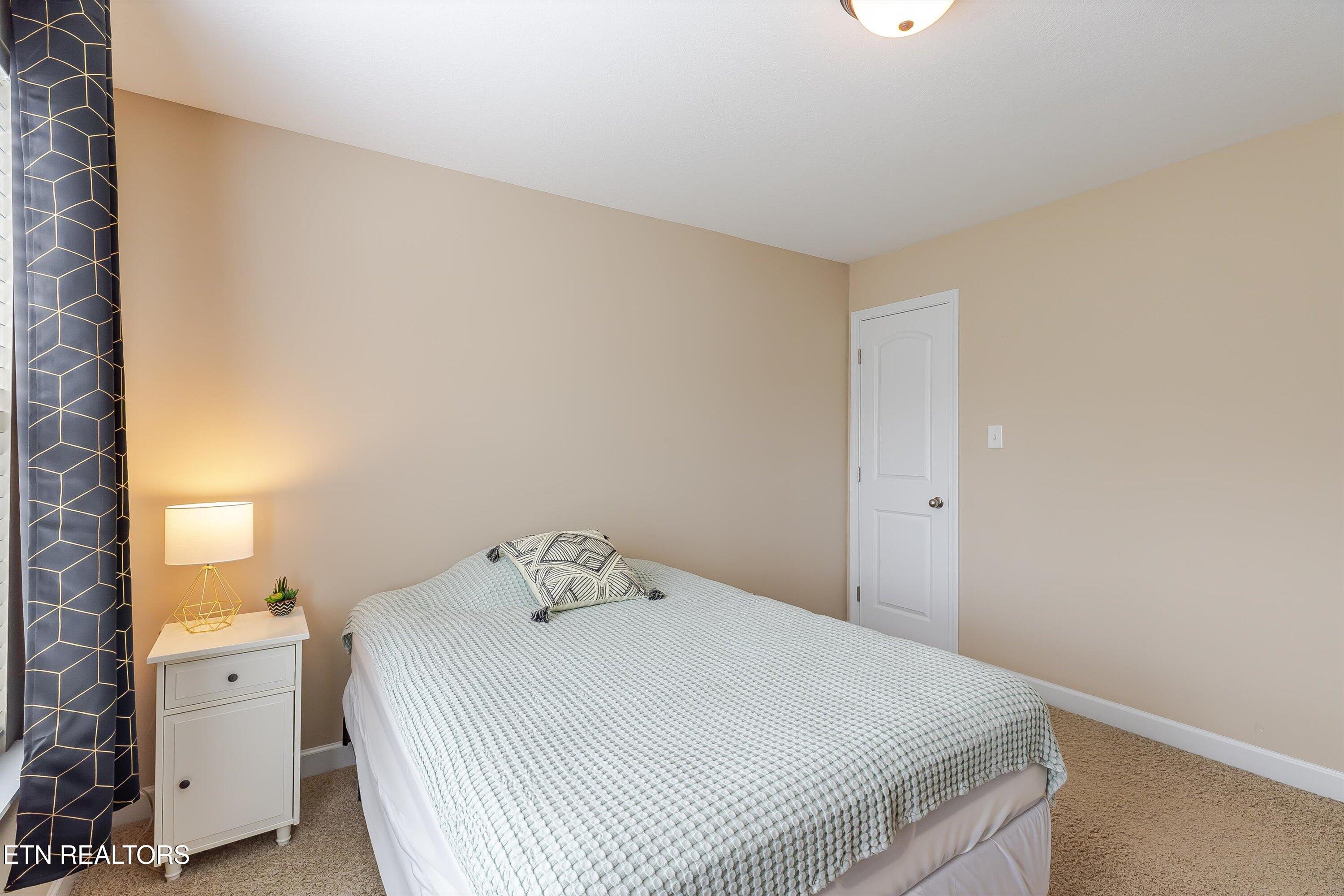 1827 Autumn Bluff Rd