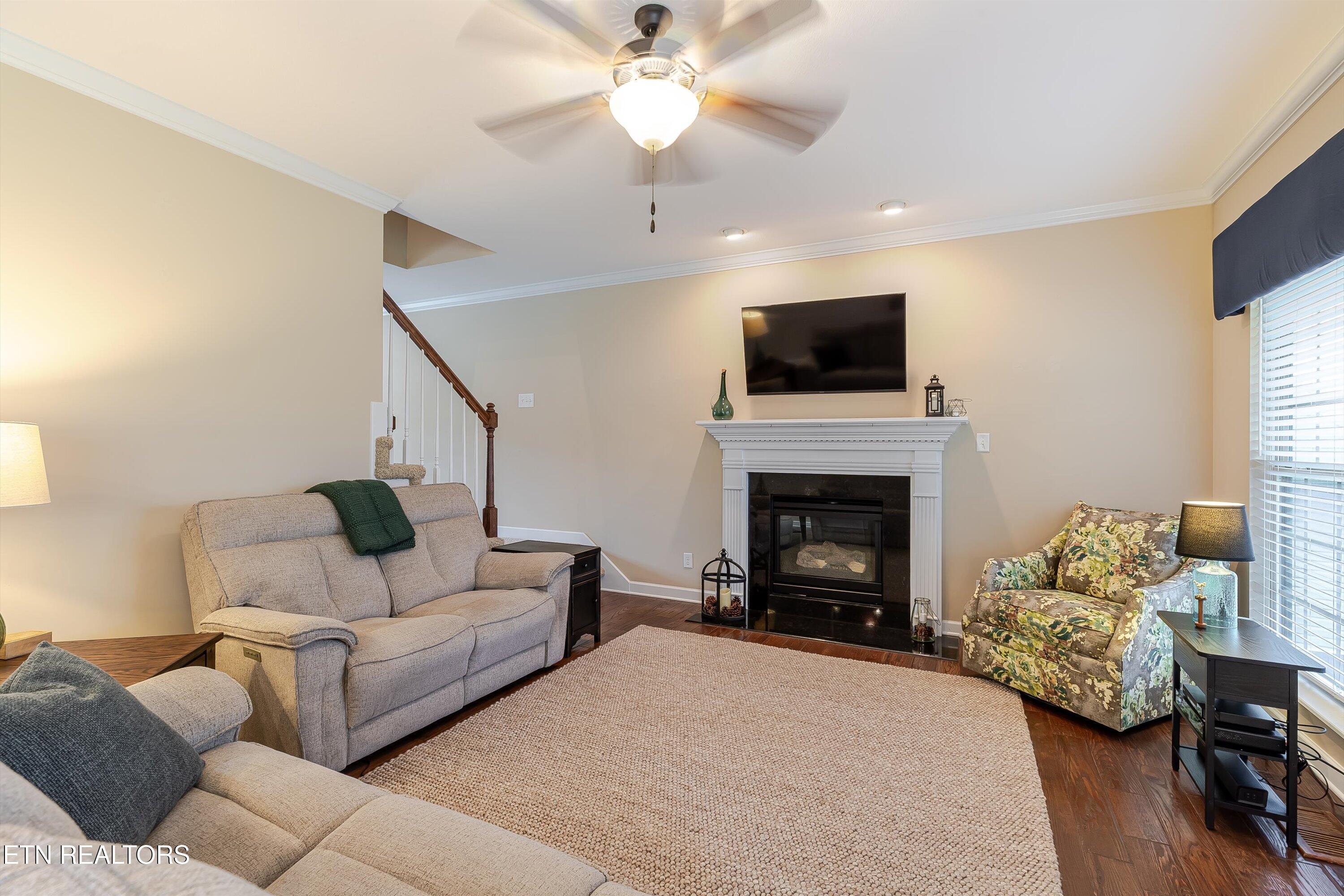 1827 Autumn Bluff Rd