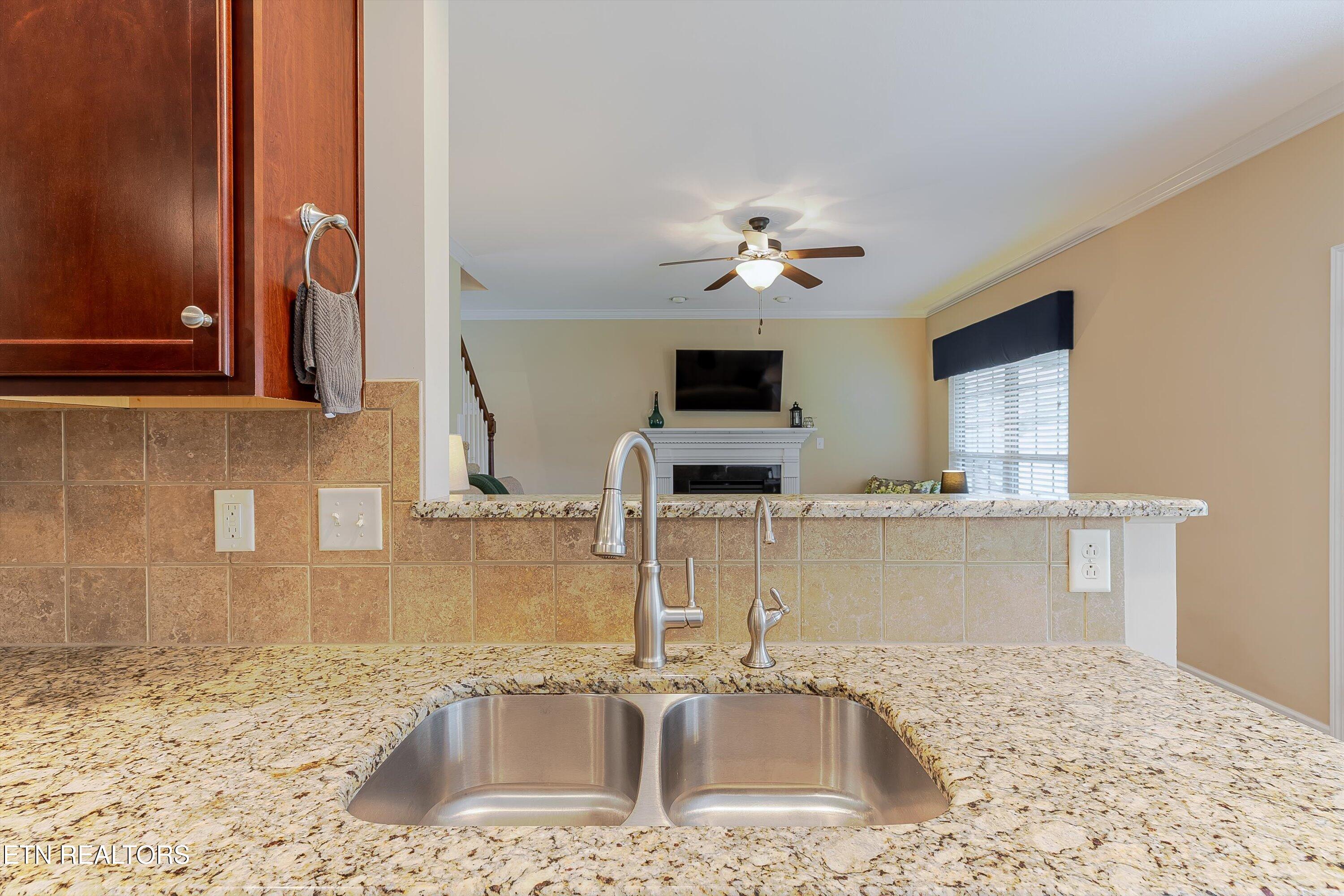 1827 Autumn Bluff Rd