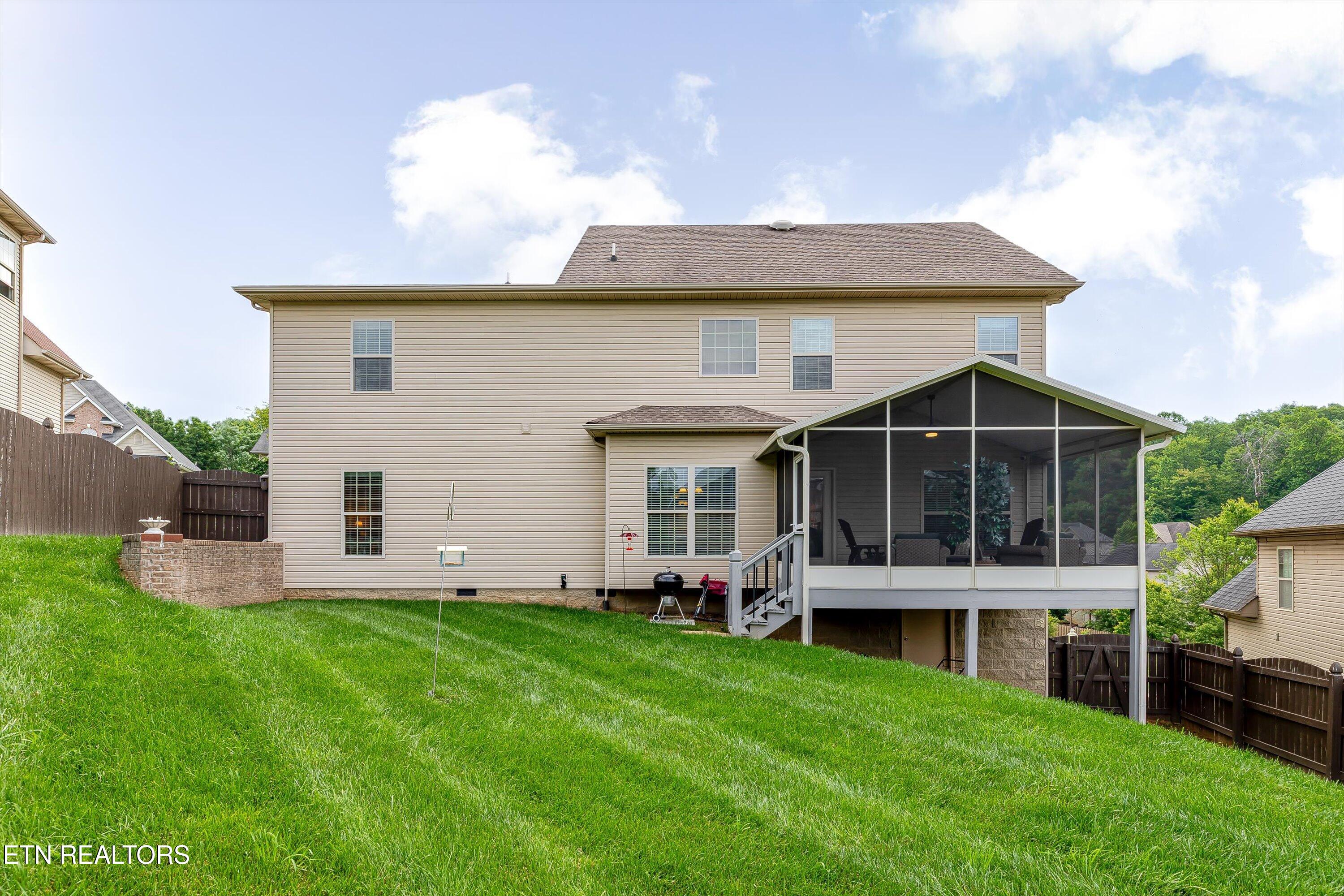 1827 Autumn Bluff Rd