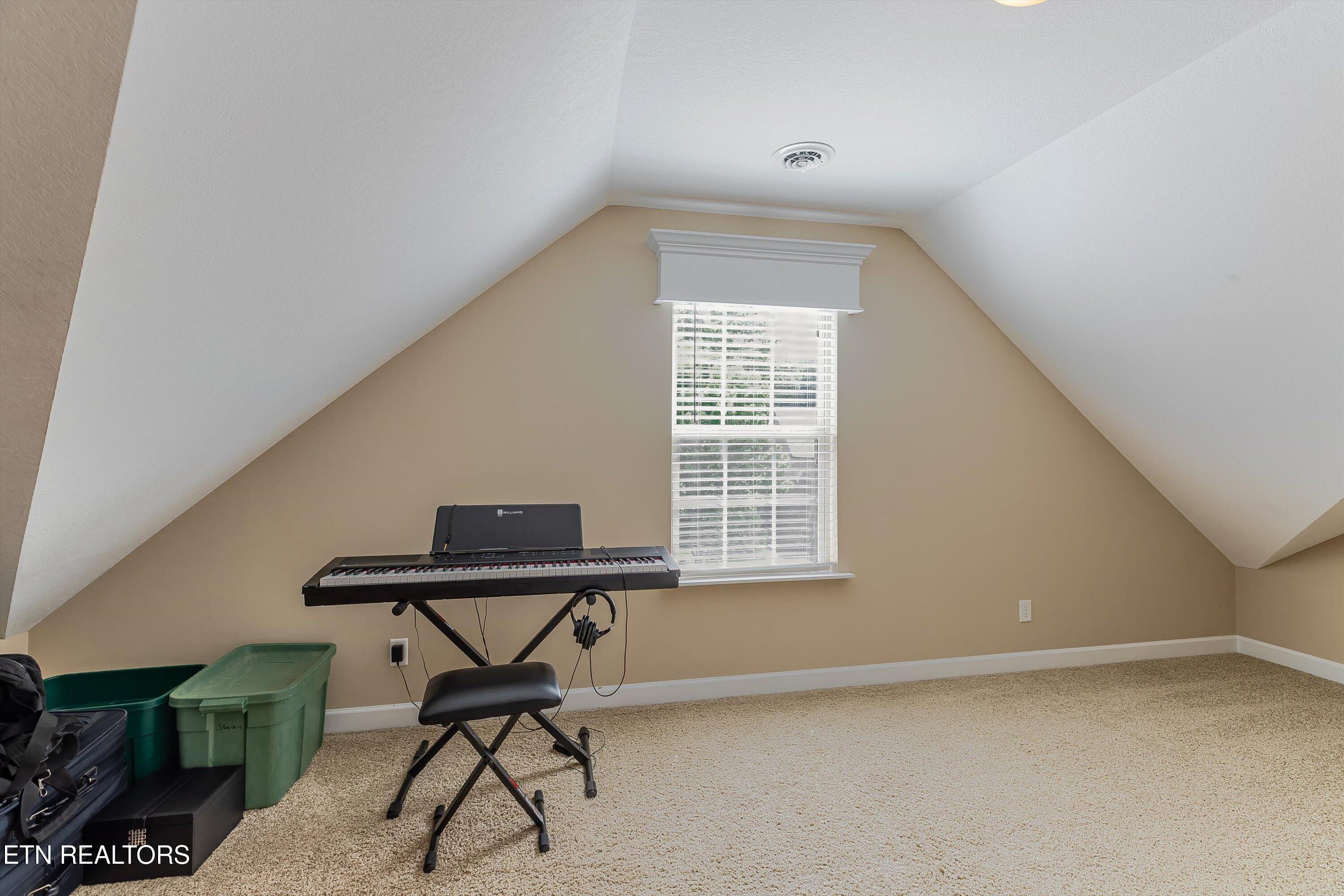 1827 Autumn Bluff Rd