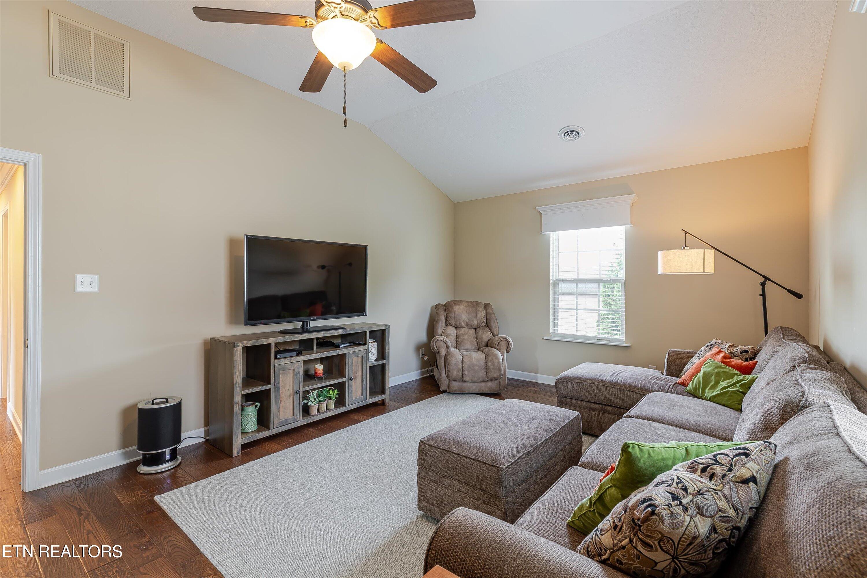 1827 Autumn Bluff Rd