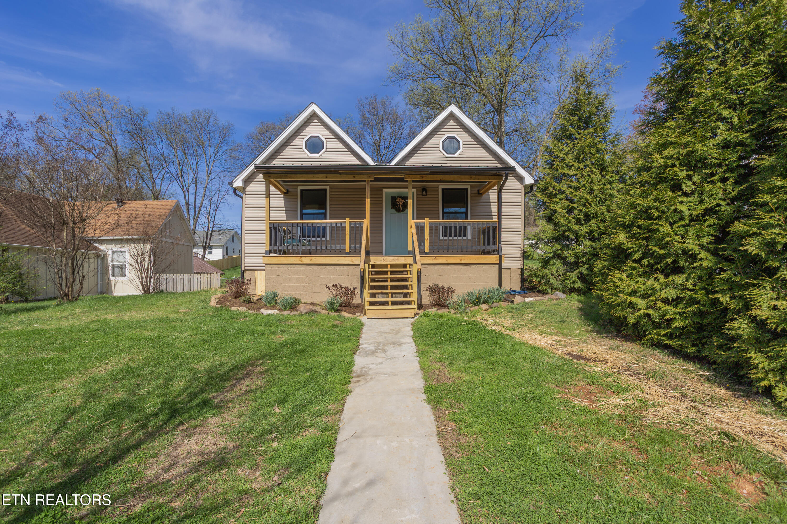 2317 E Glenwood Ave
