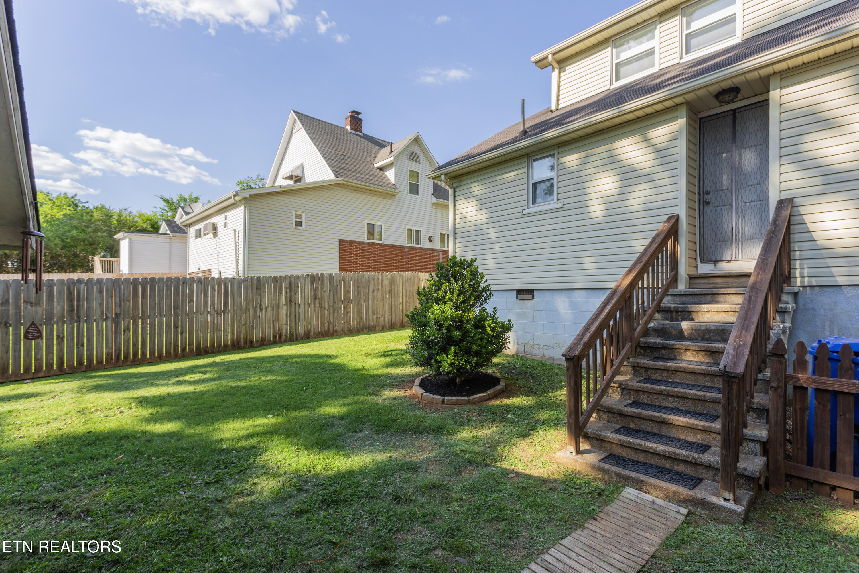 1351 Dalton St