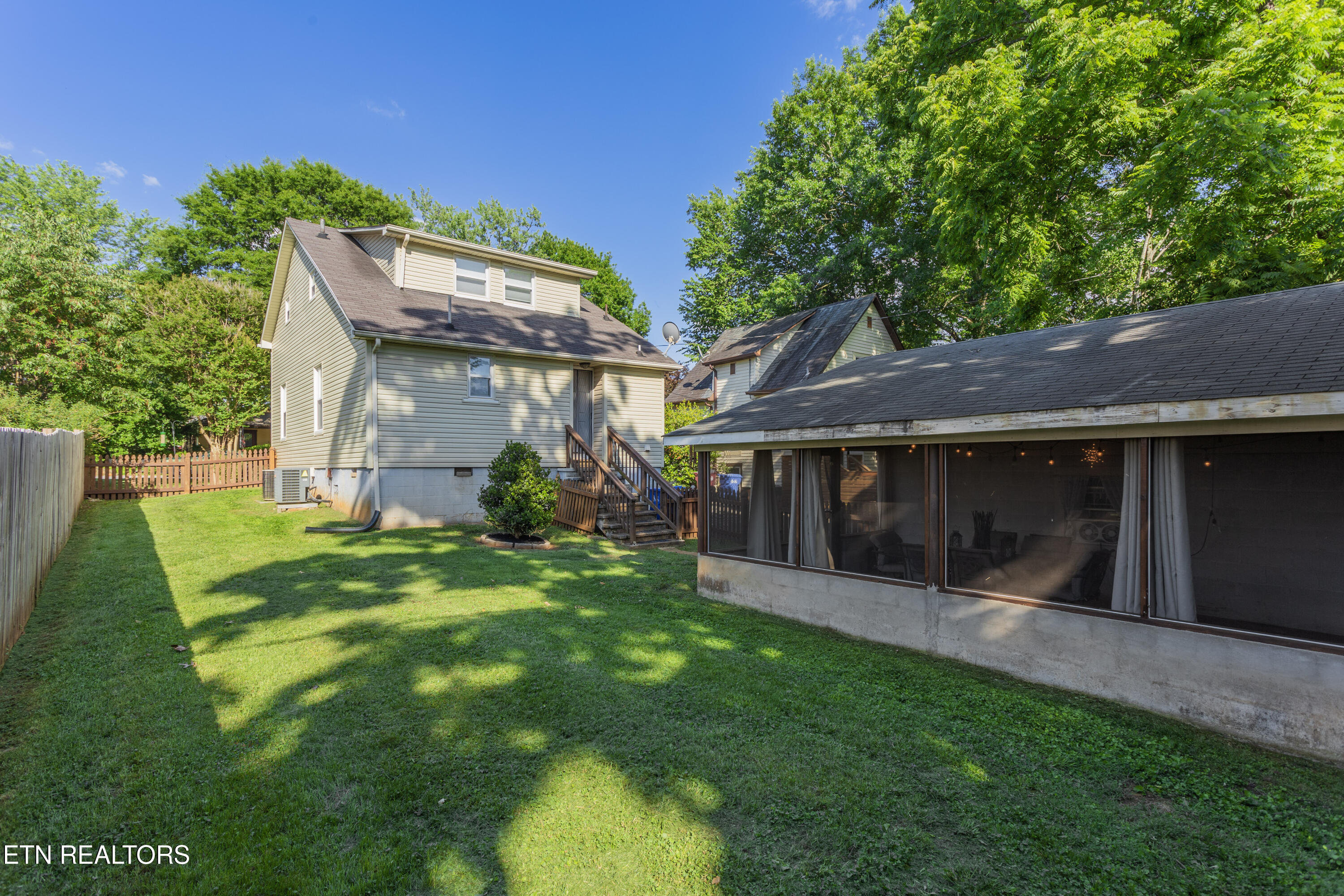 1351 Dalton St