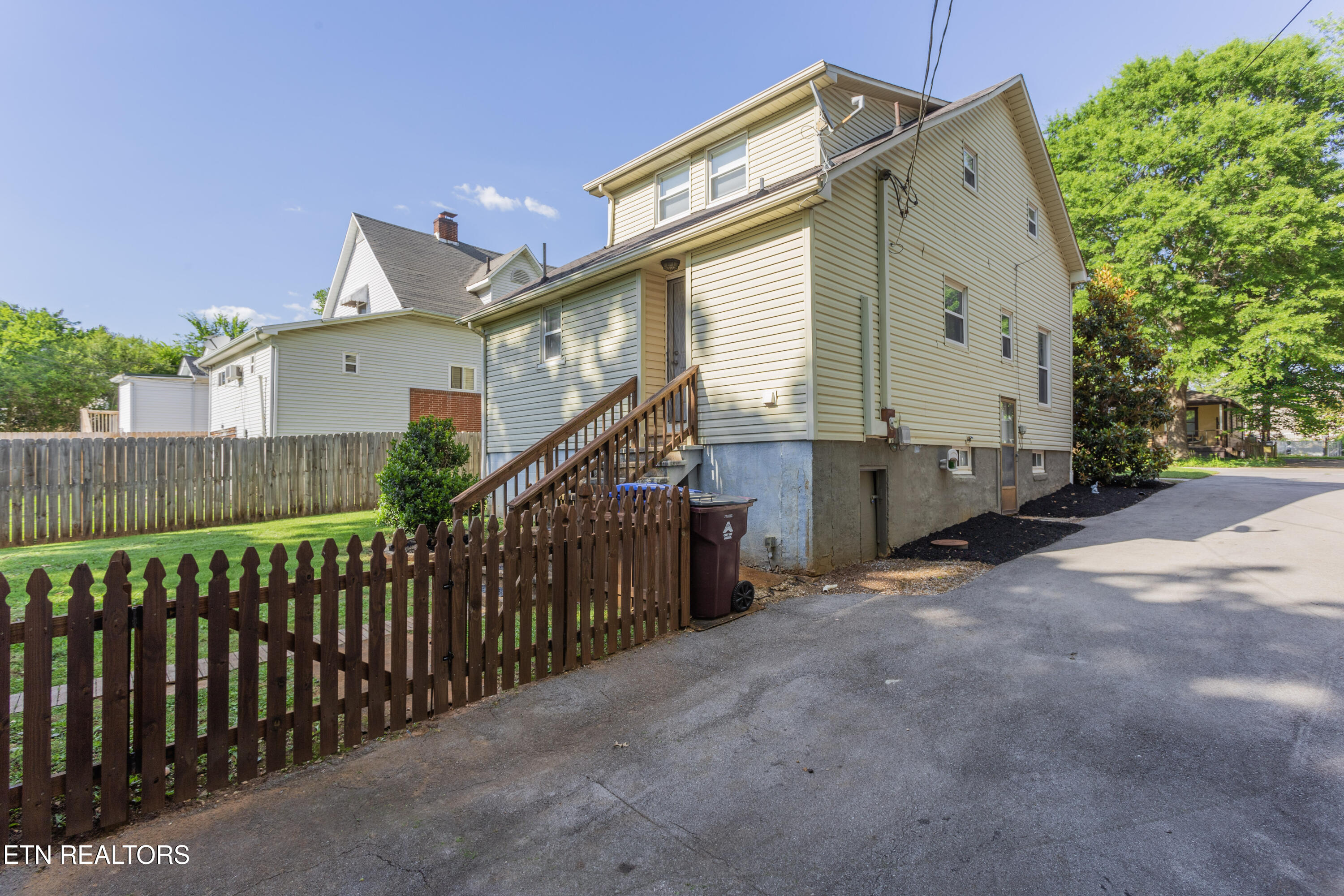 1351 Dalton St