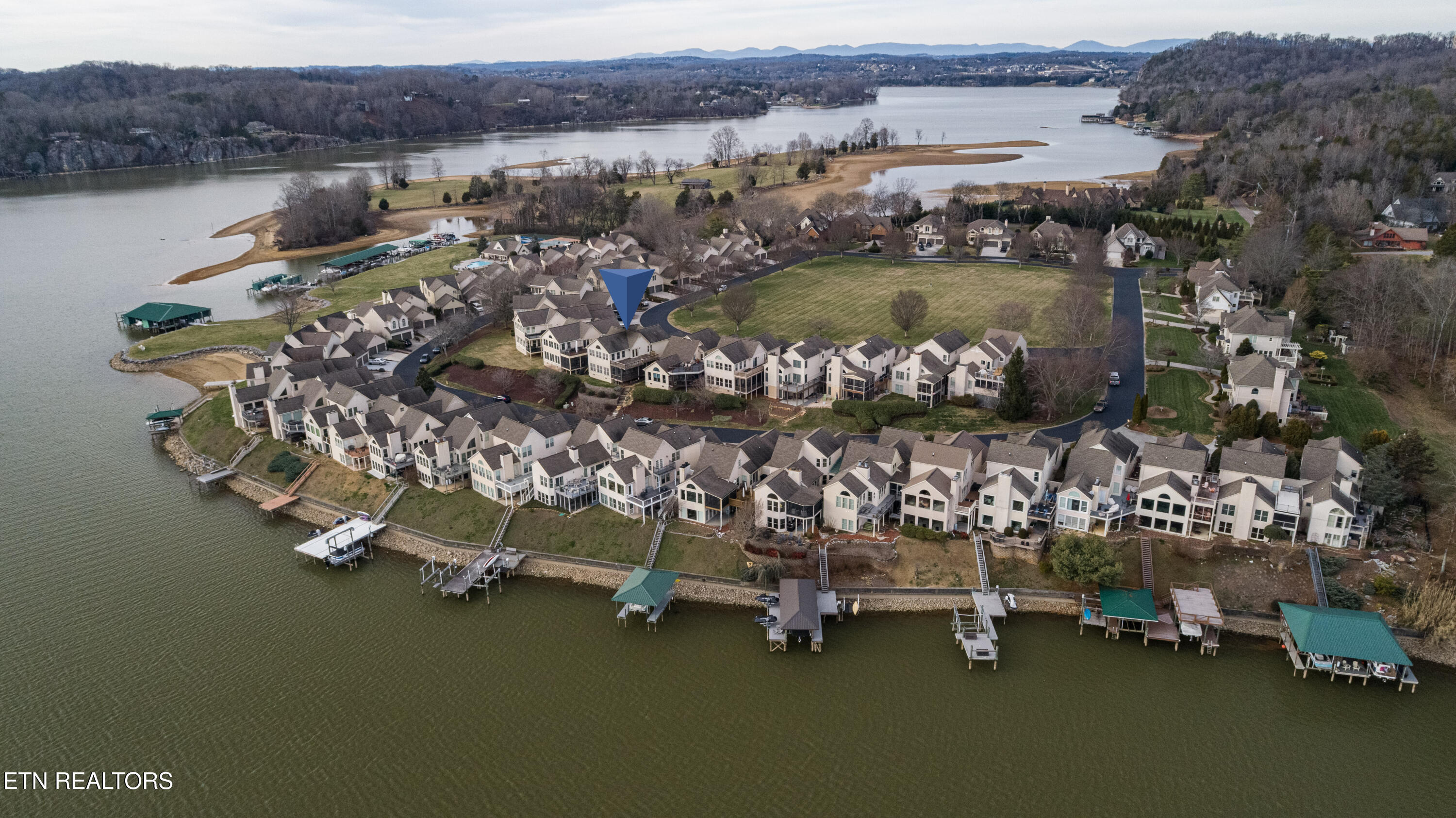 3445 Commodore Point