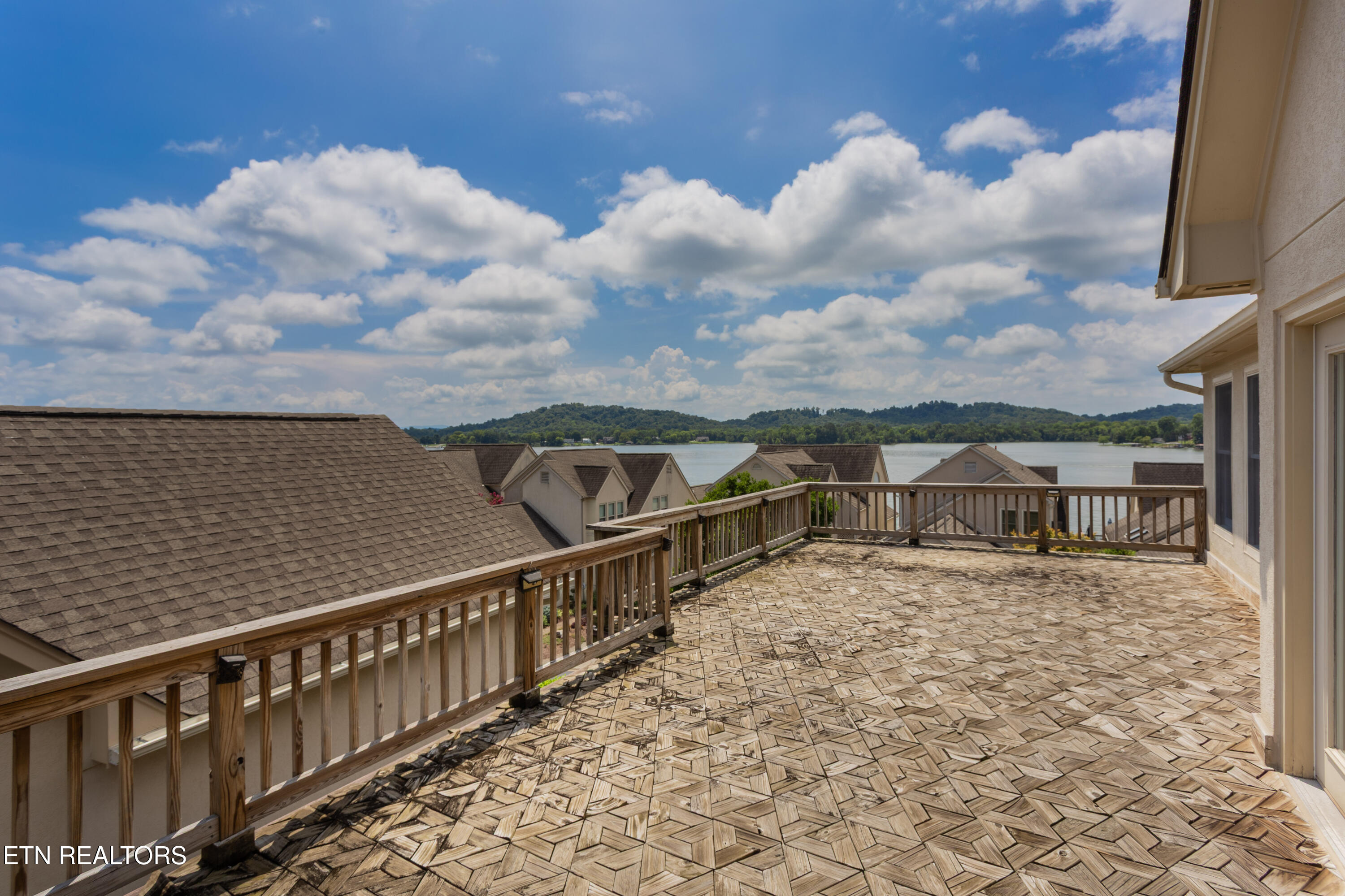 3445 Commodore Point