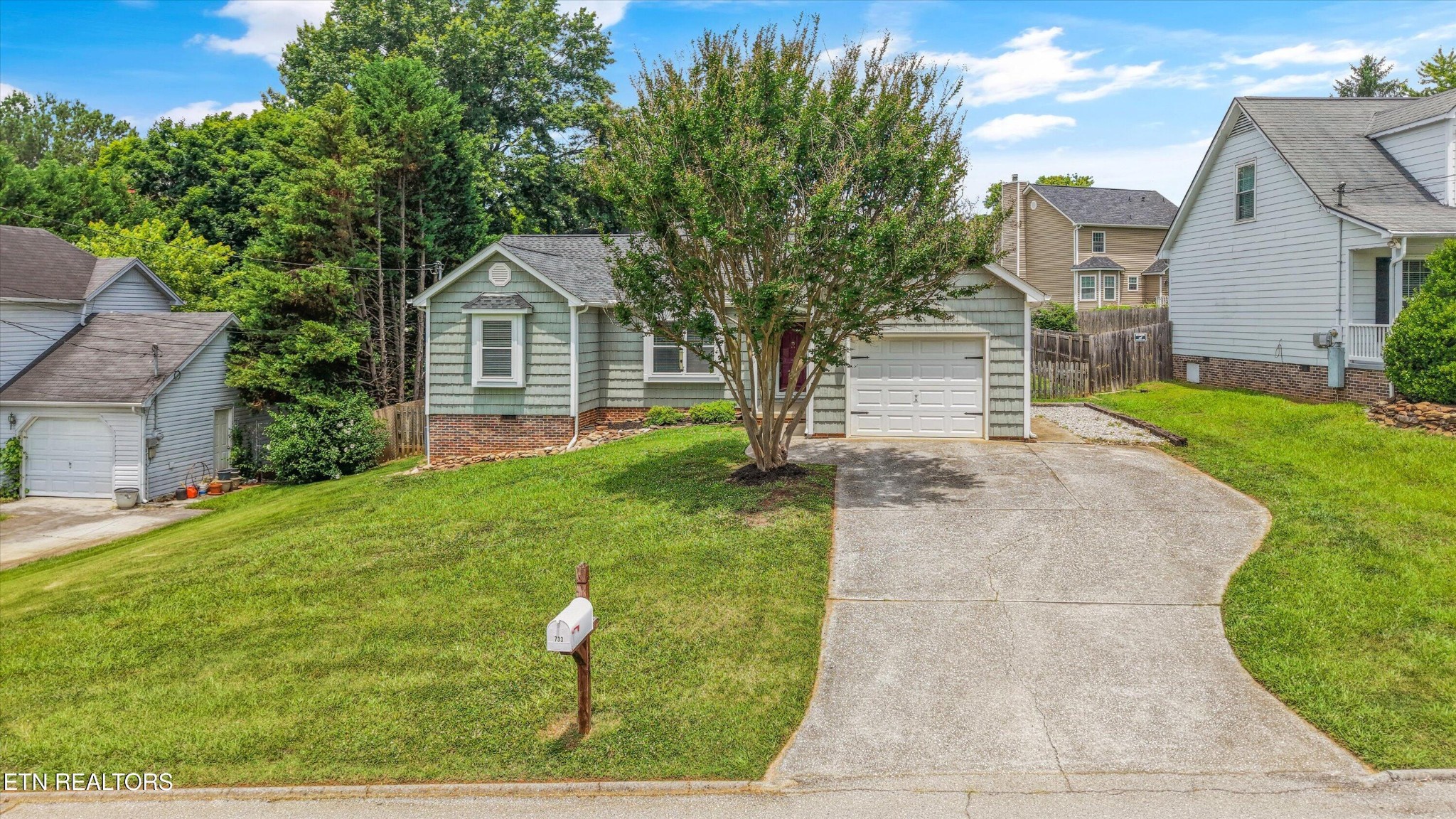 733 Summerdale Drive