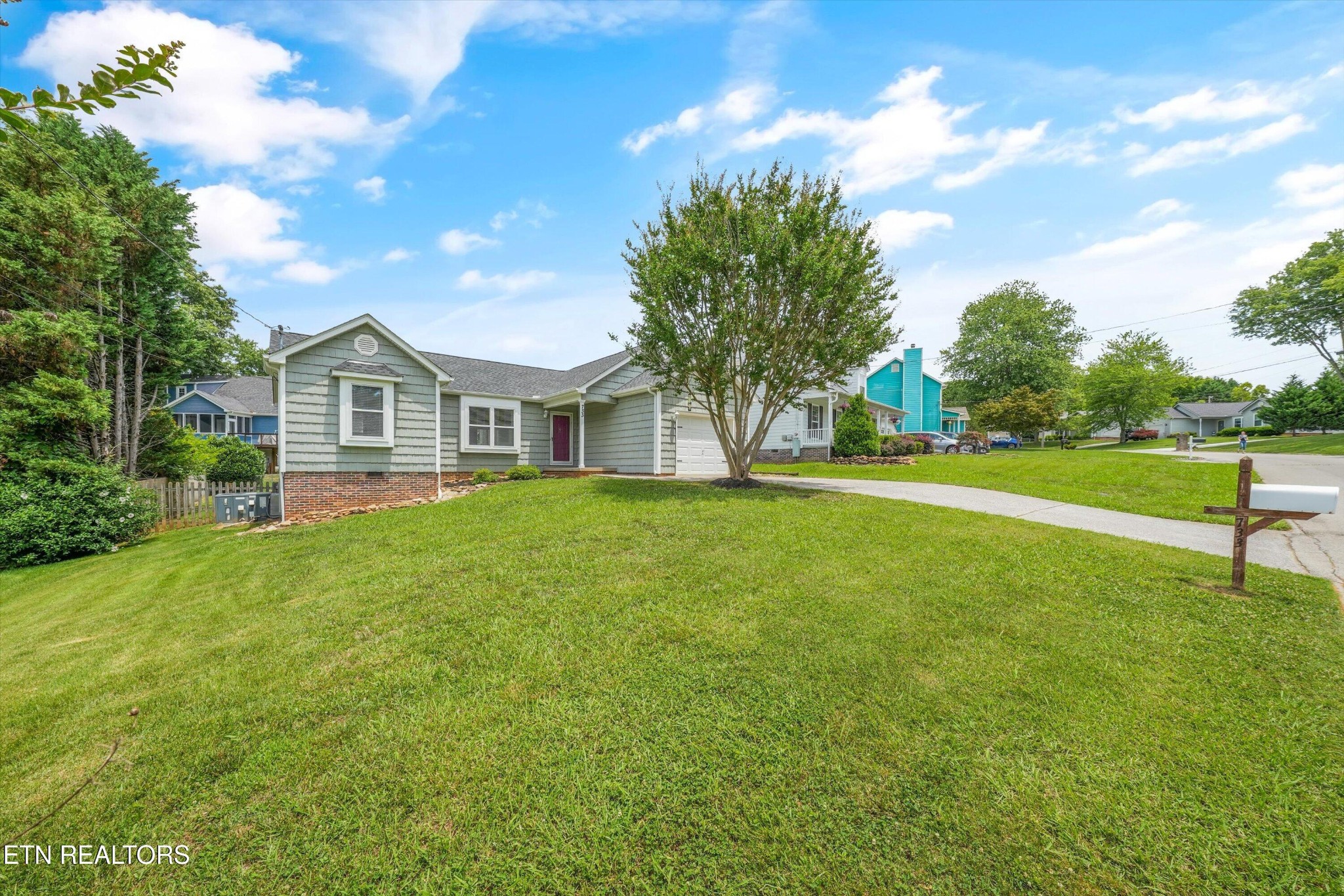 733 Summerdale Drive