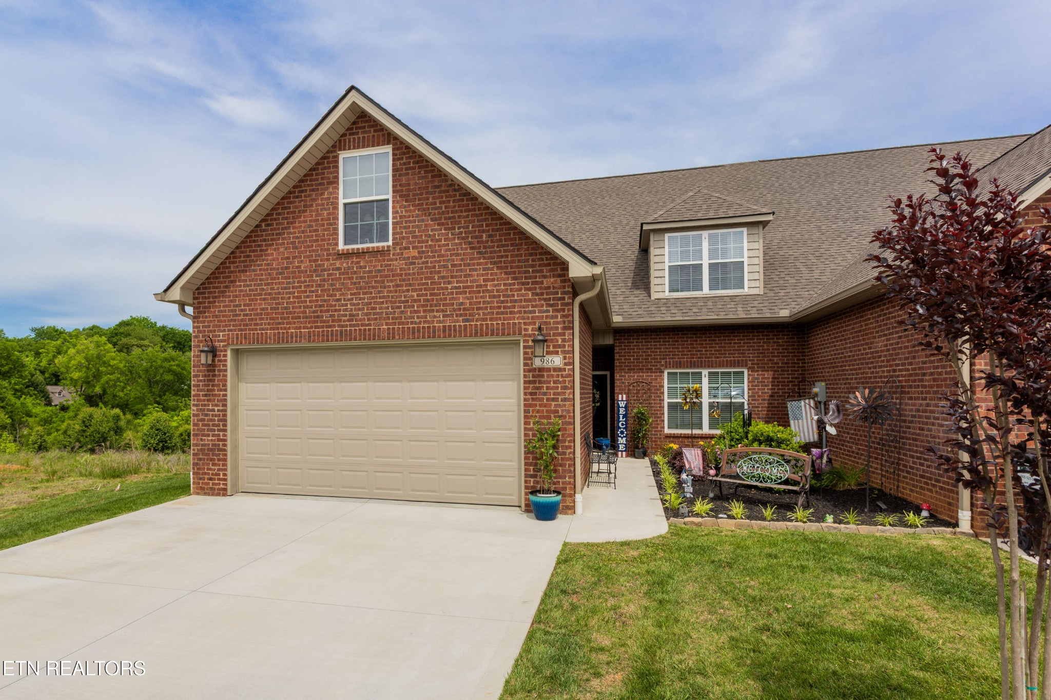 986 Meadow Walk Lane