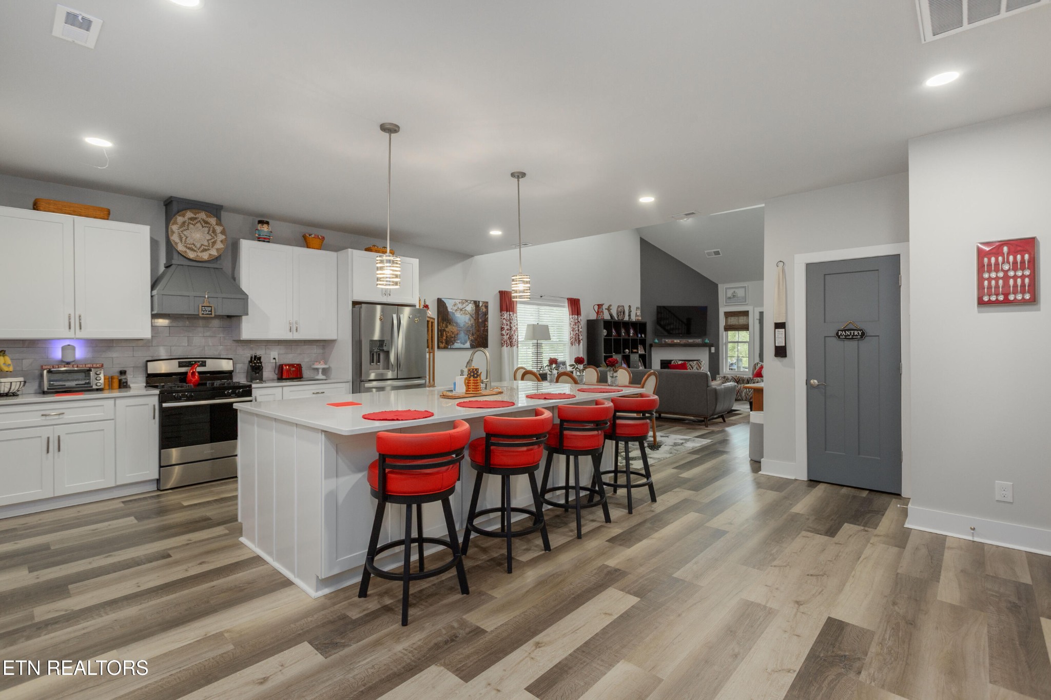 986 Meadow Walk Lane