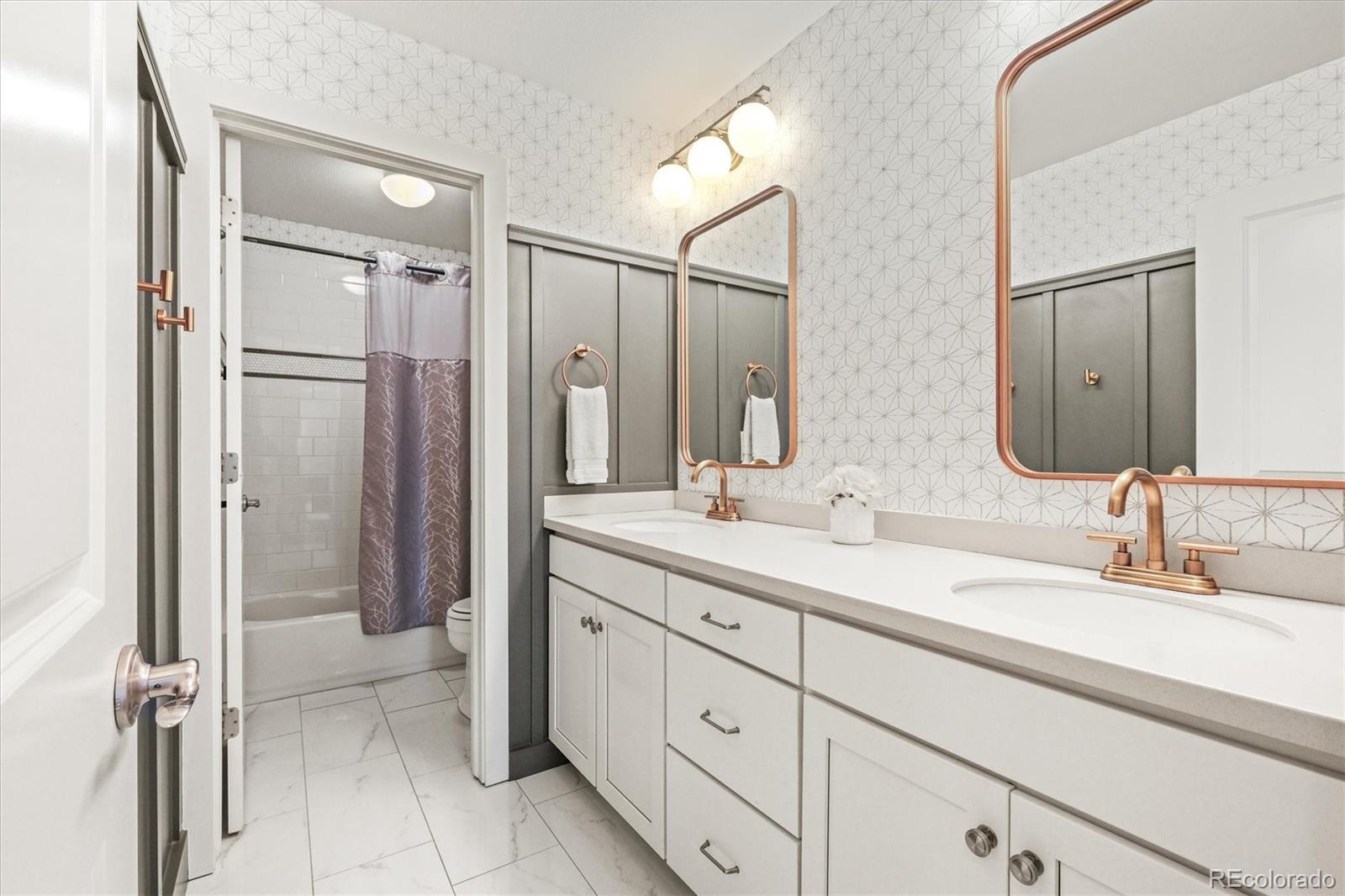 14097 Double Dutch Circle