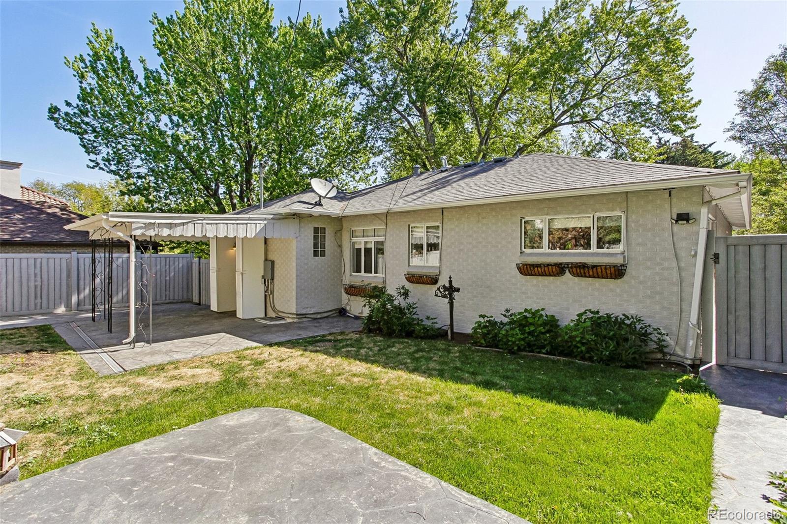 345 Grape Street