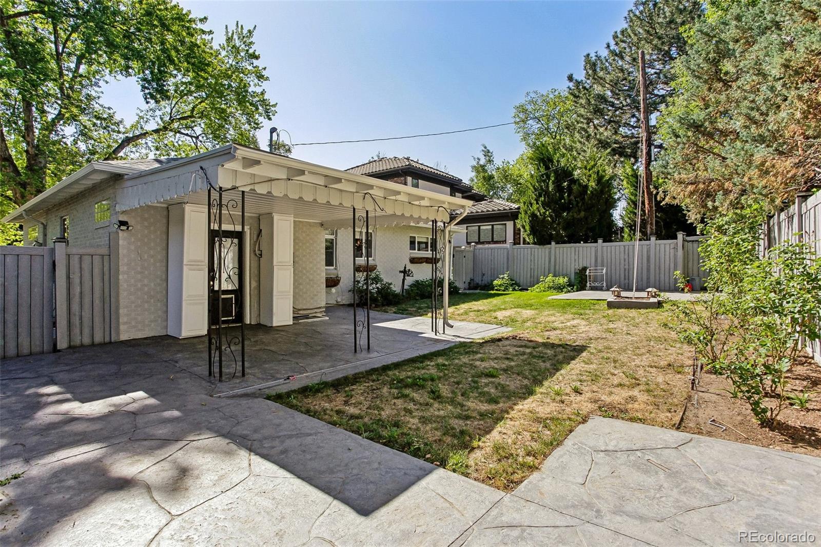 345 Grape Street