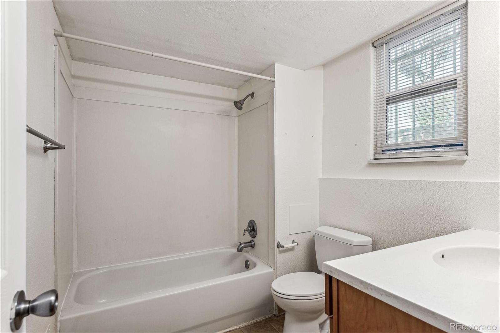 2700 S Holly Street Unit: 105