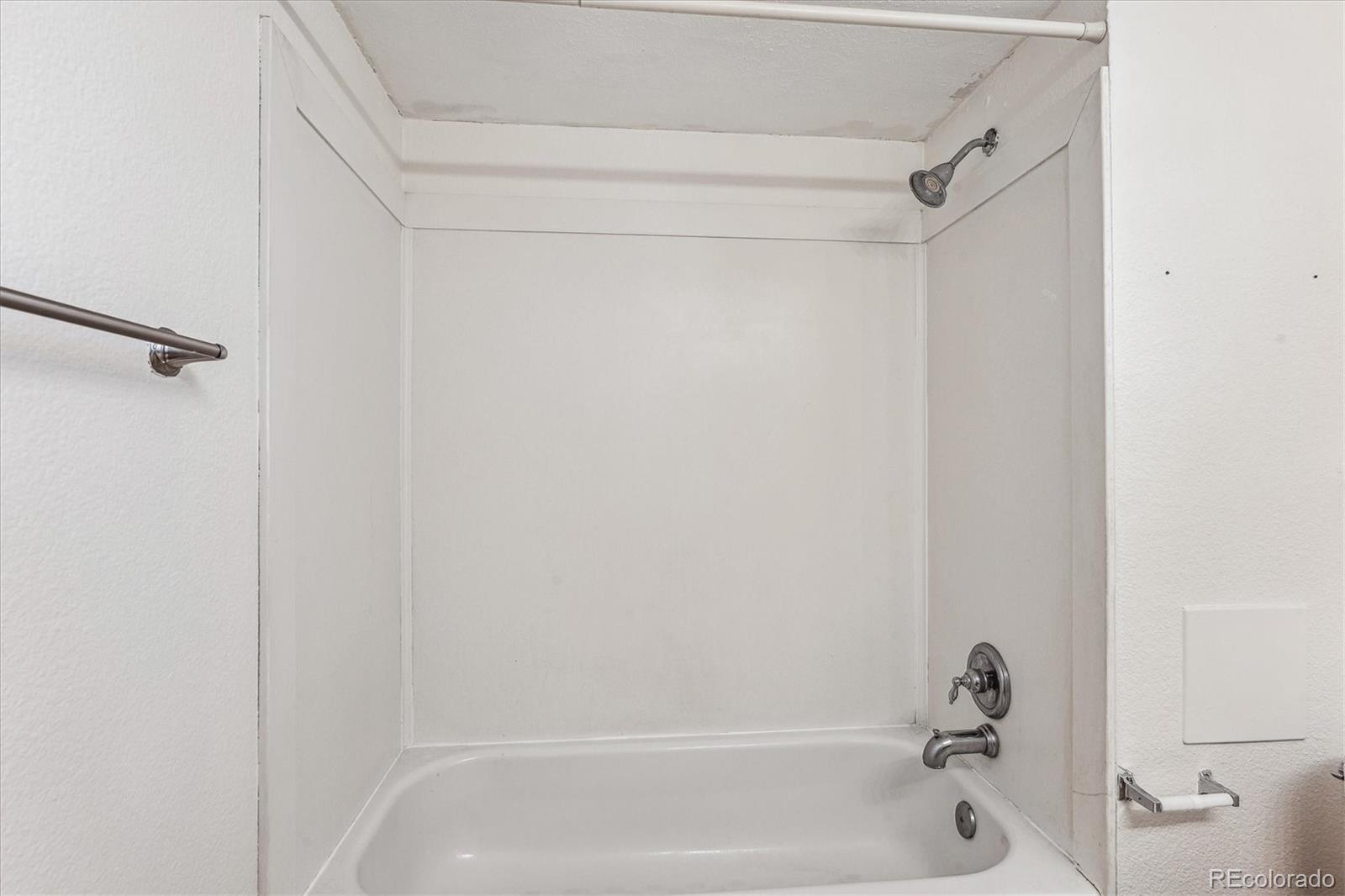 2700 S Holly Street Unit: 105