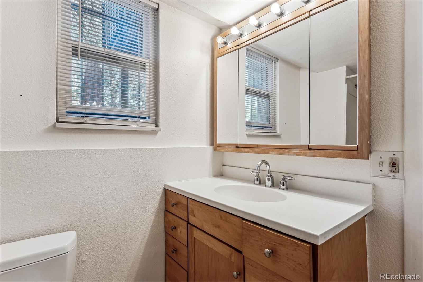 2700 S Holly Street Unit: 105