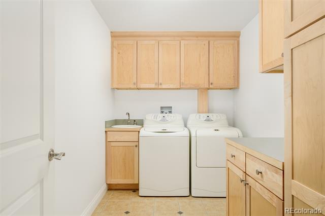 975 N Lincoln Street Unit: 14D