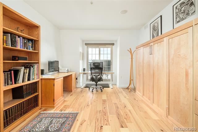 975 N Lincoln Street Unit: 14D