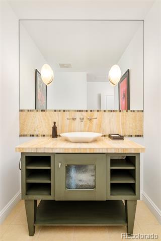 975 N Lincoln Street Unit: 14D