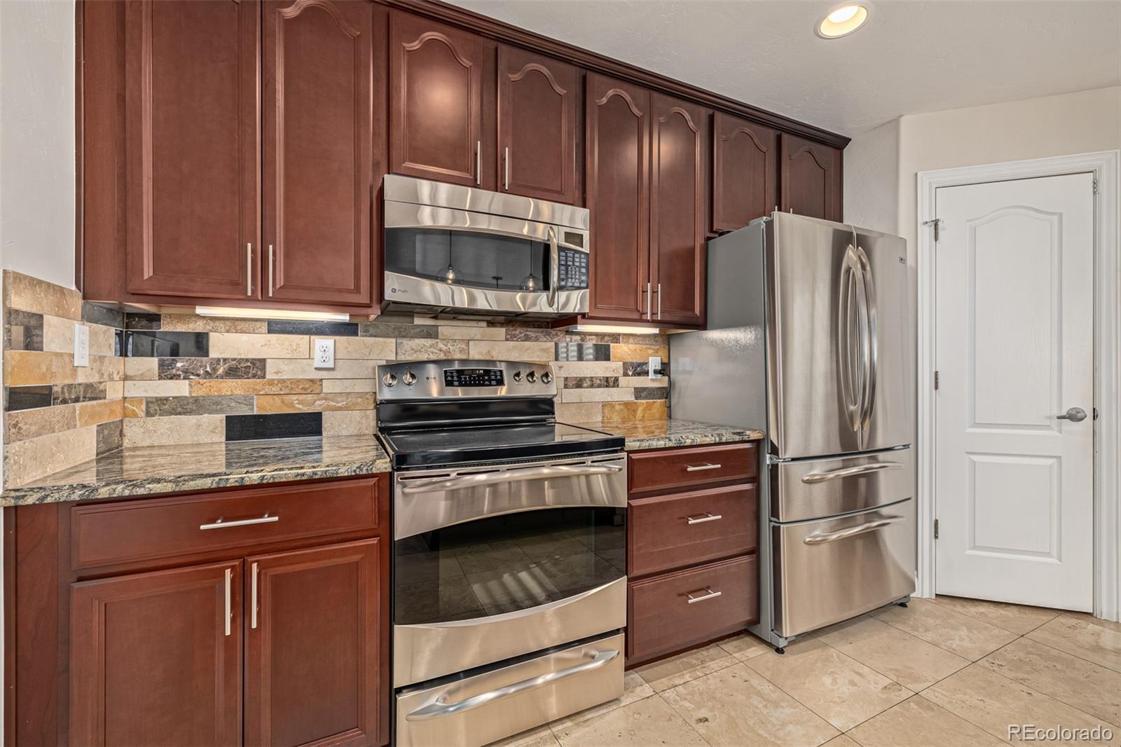 1025 S Locust Street