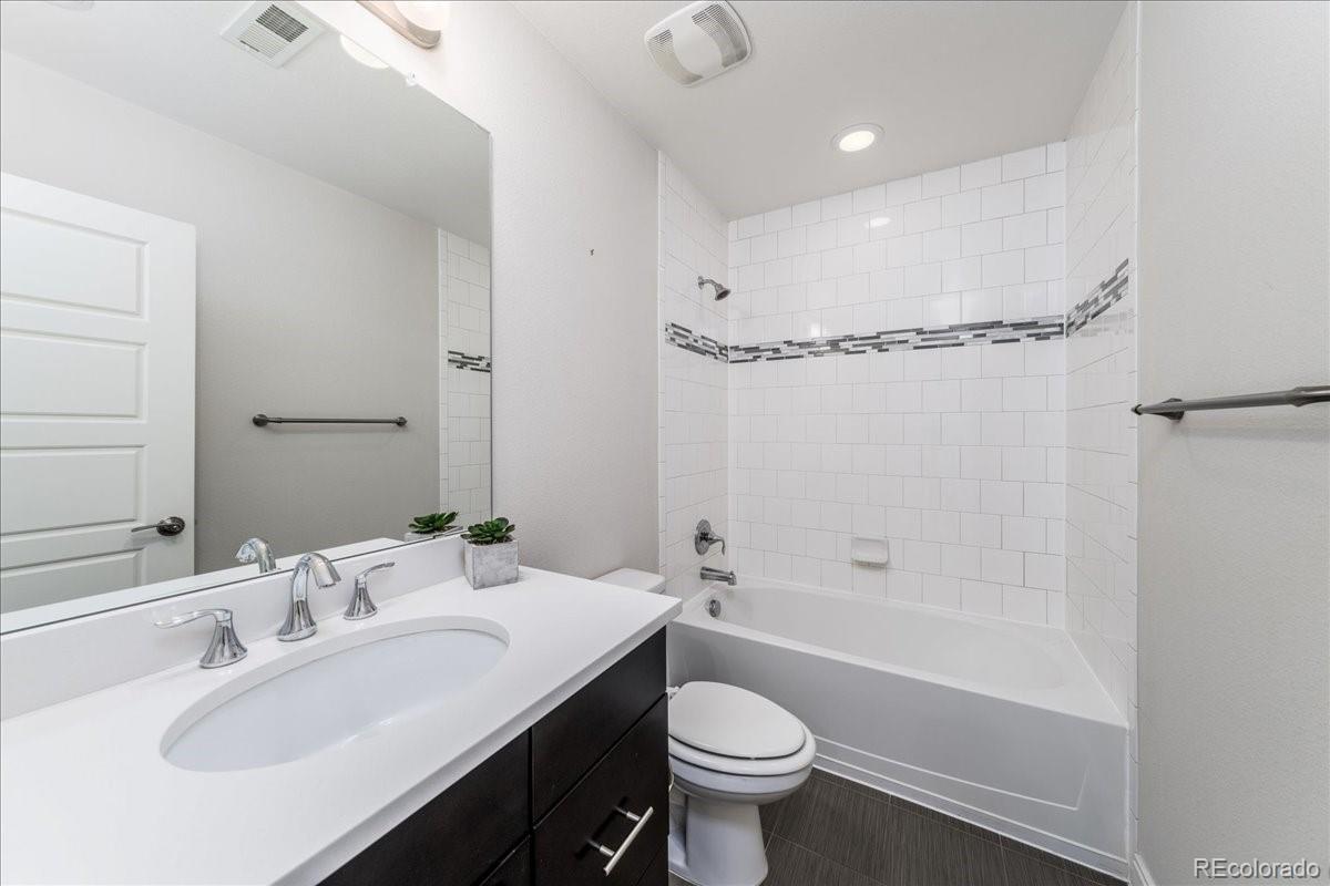 1818 Clarkson Street Unit: 105