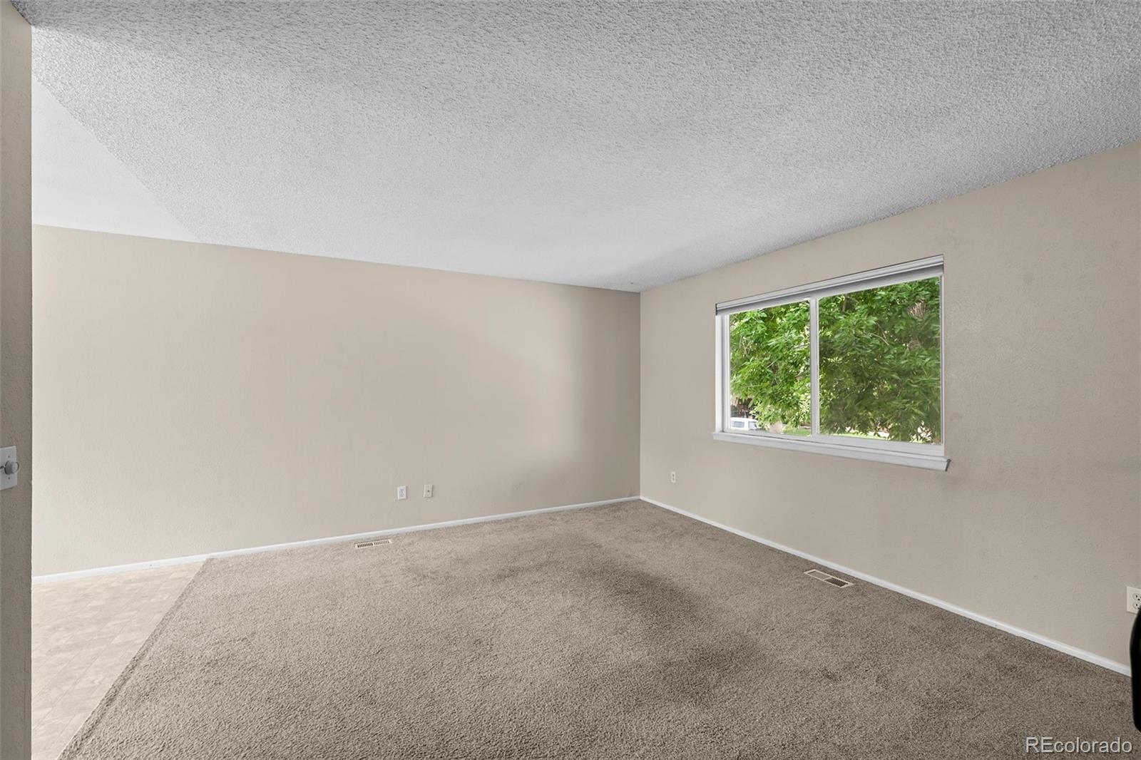 9196 W Maplewood Avenue