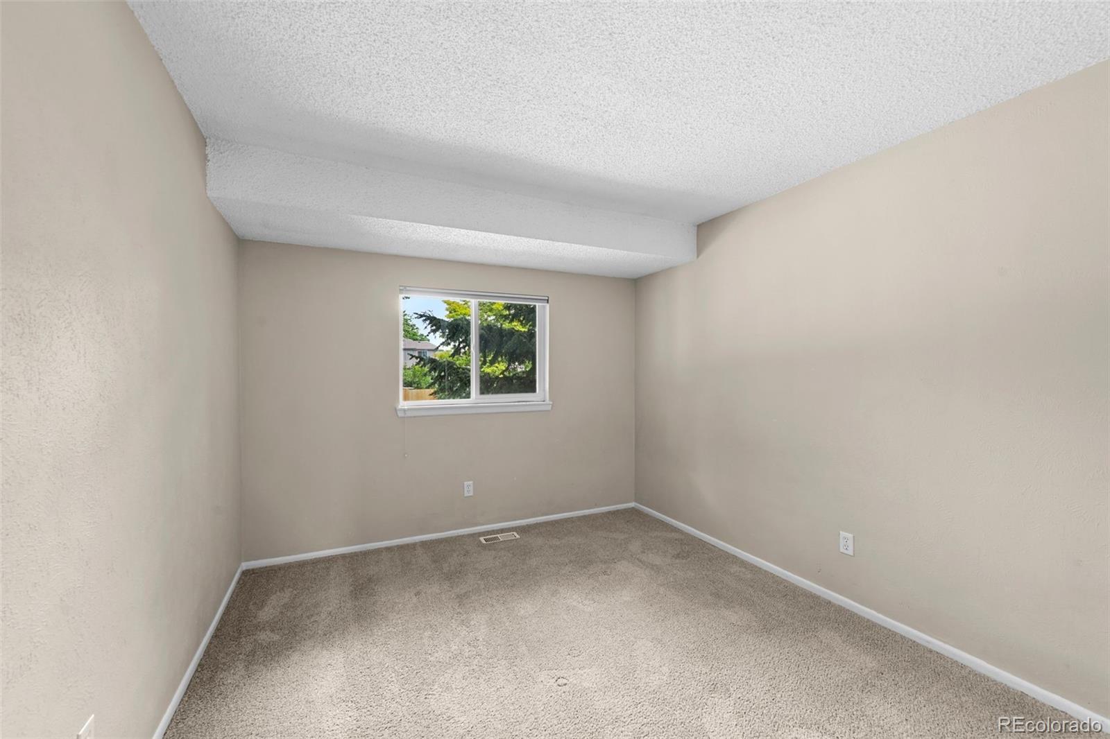 9196 W Maplewood Avenue