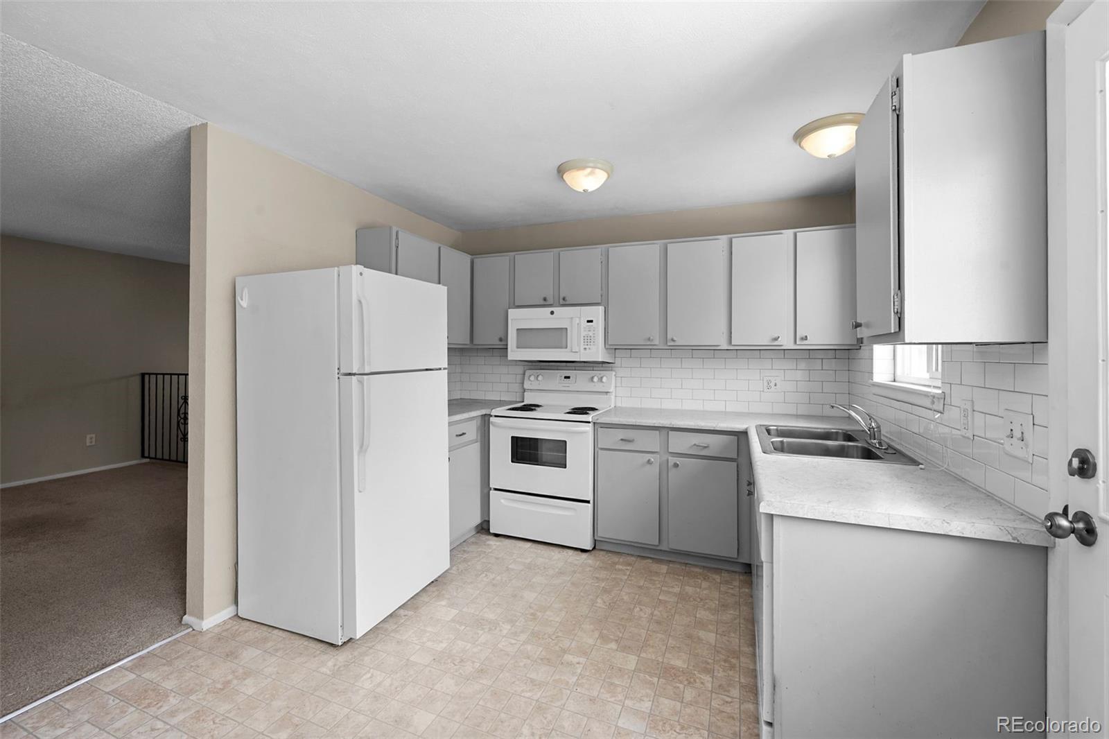 9196 W Maplewood Avenue