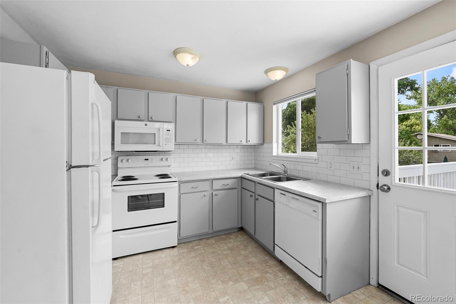 9196 W Maplewood Avenue