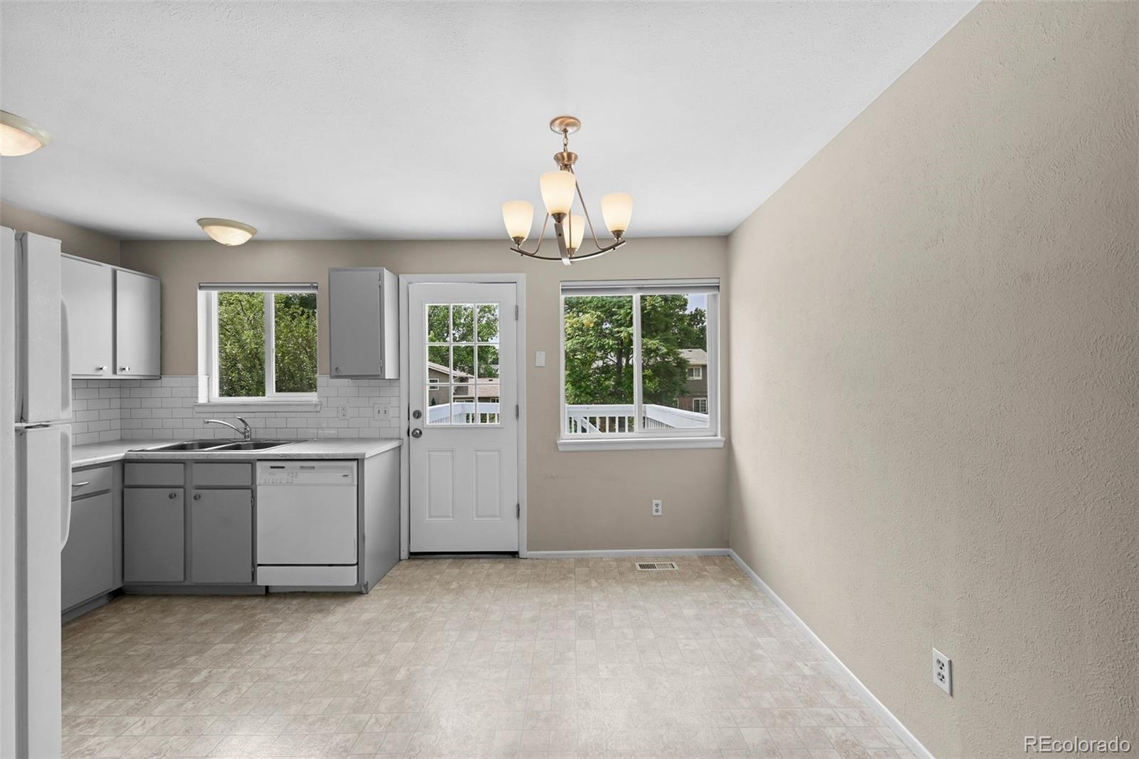 9196 W Maplewood Avenue