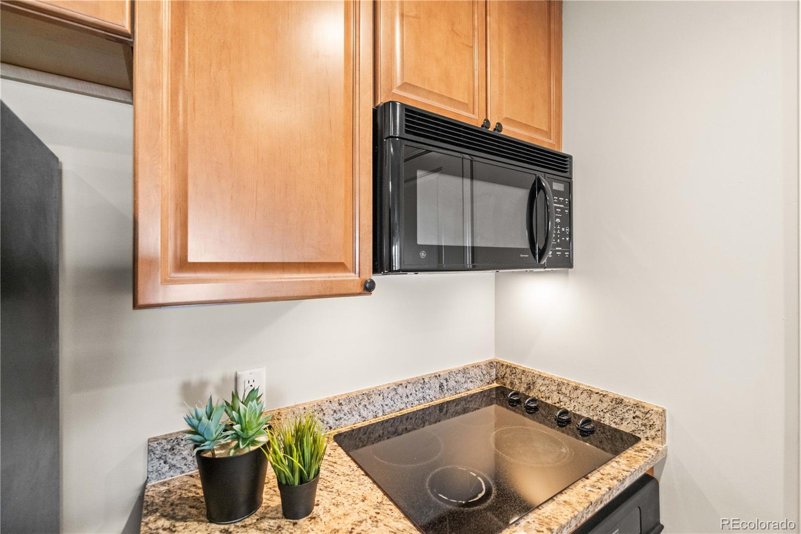975 N Lincoln Street Unit: 8B