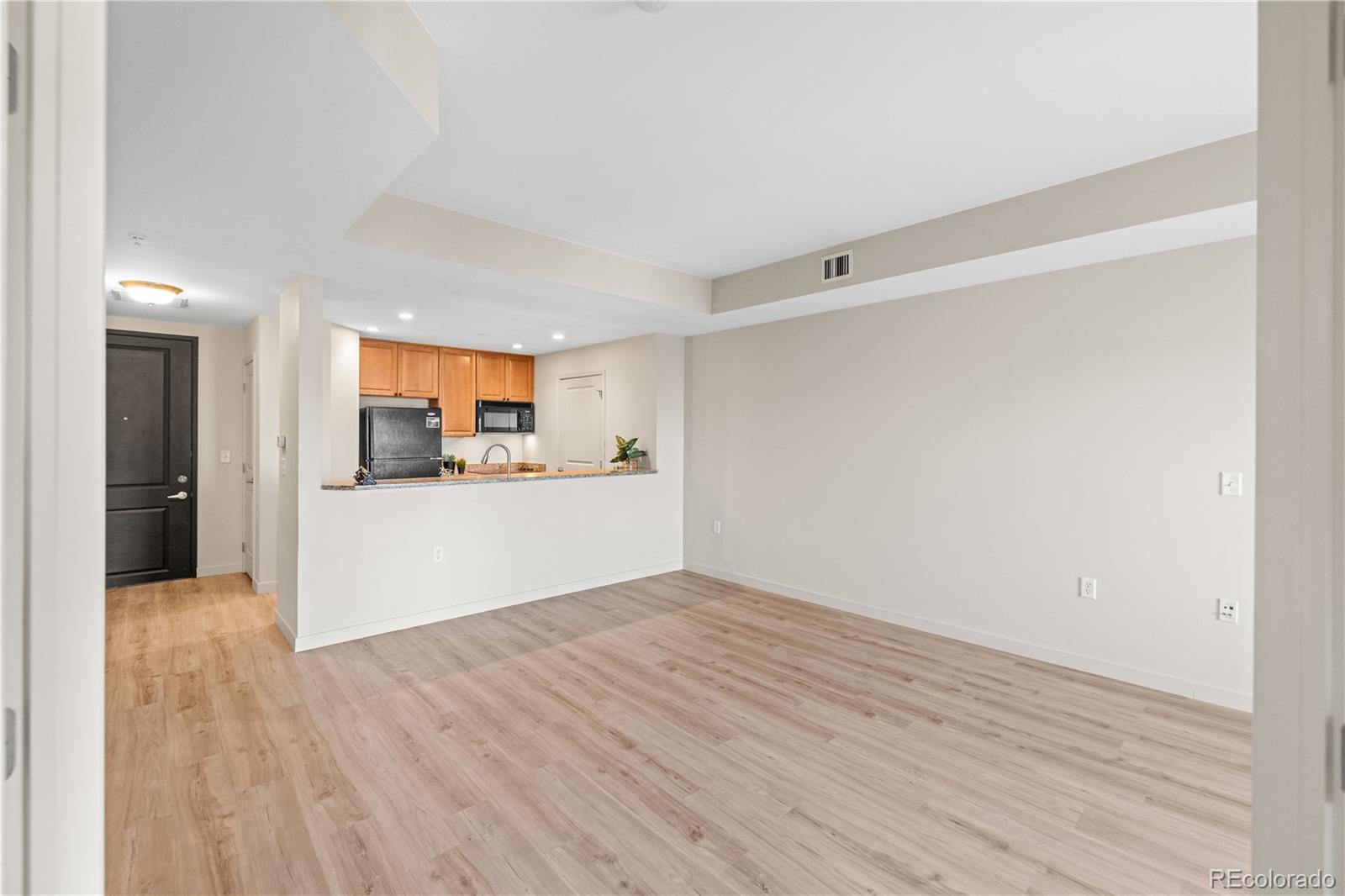 975 N Lincoln Street Unit: 8B