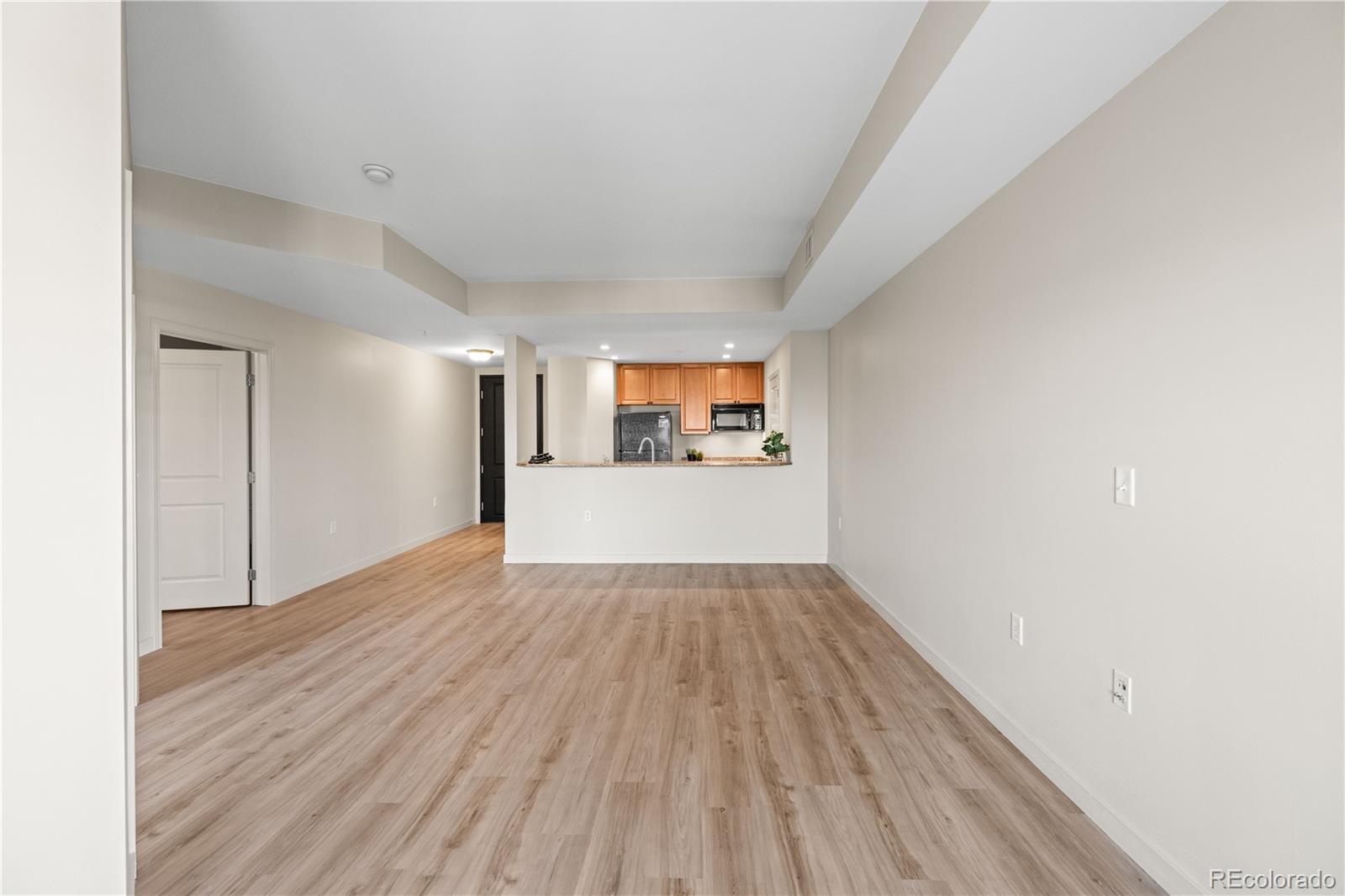 975 N Lincoln Street Unit: 8B