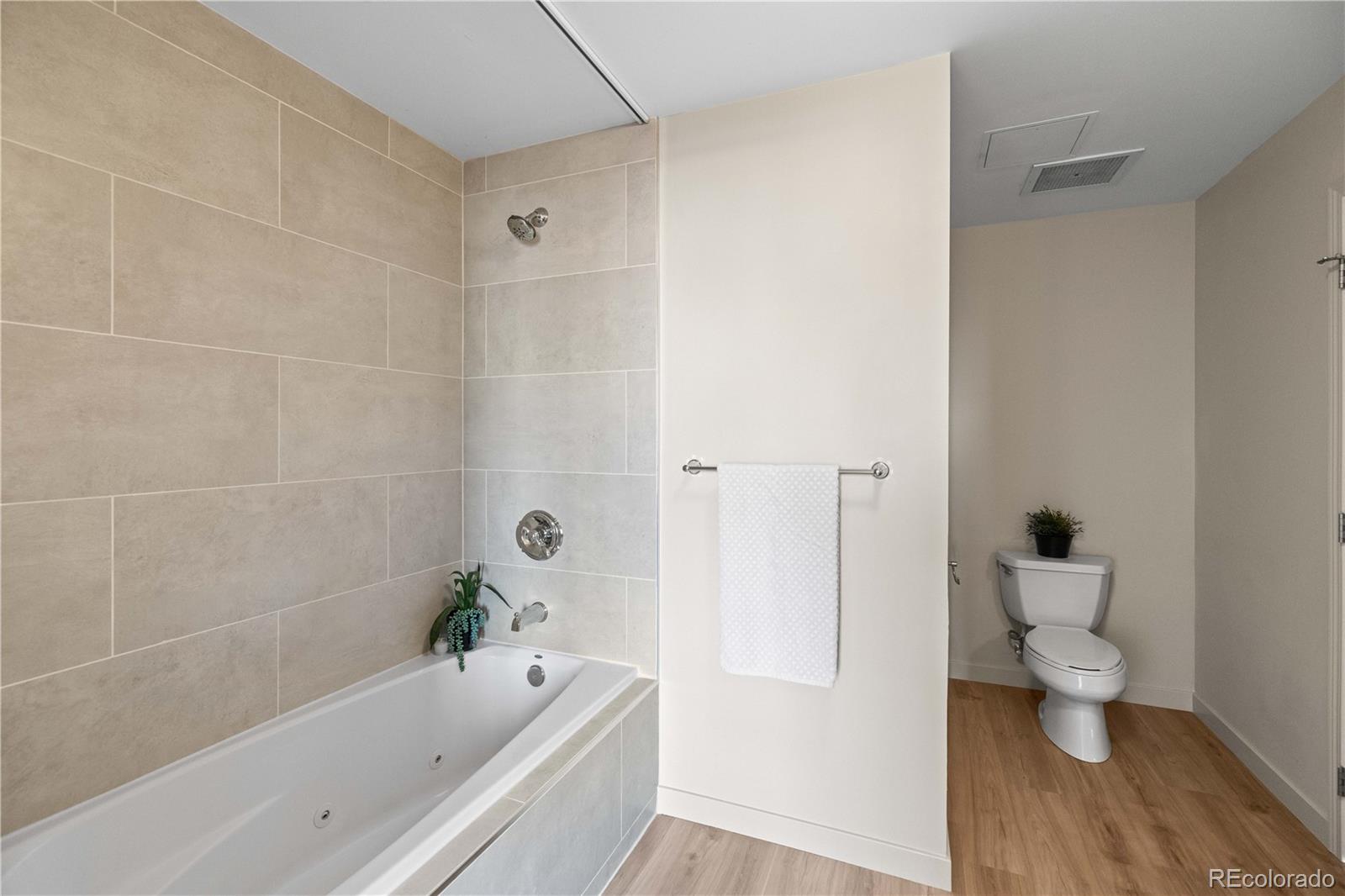 975 N Lincoln Street Unit: 8B