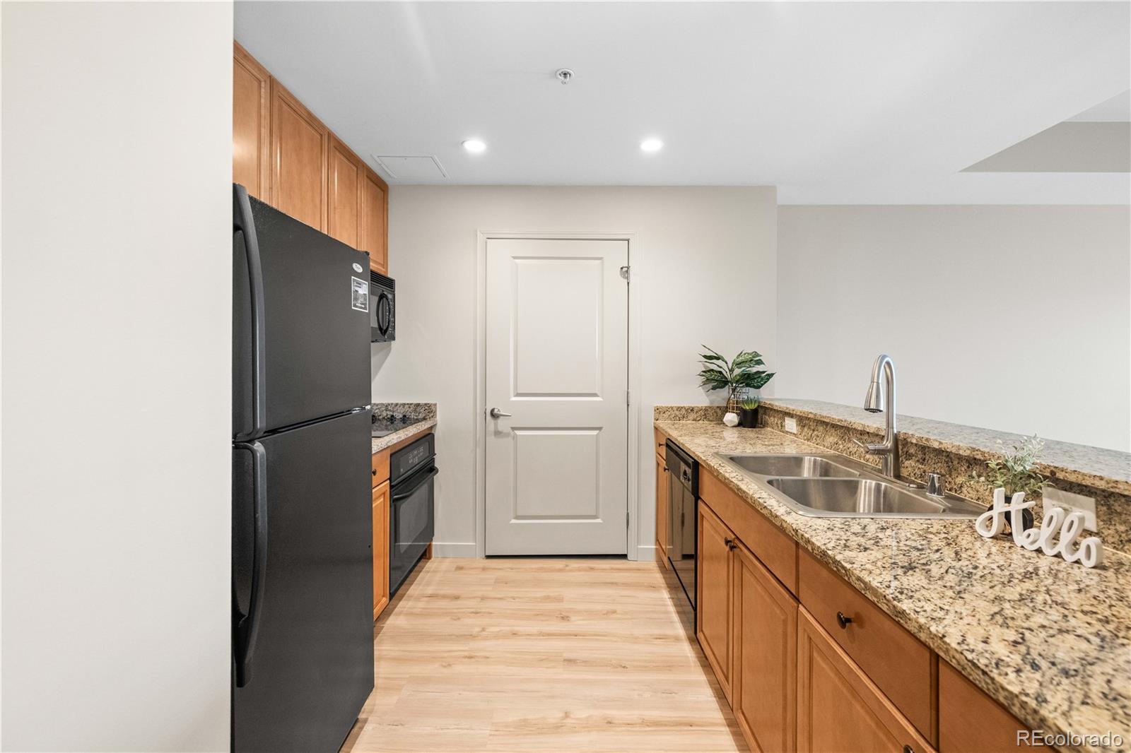 975 N Lincoln Street Unit: 8B