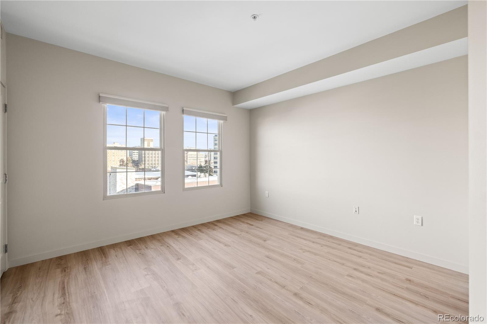 975 N Lincoln Street Unit: 8B