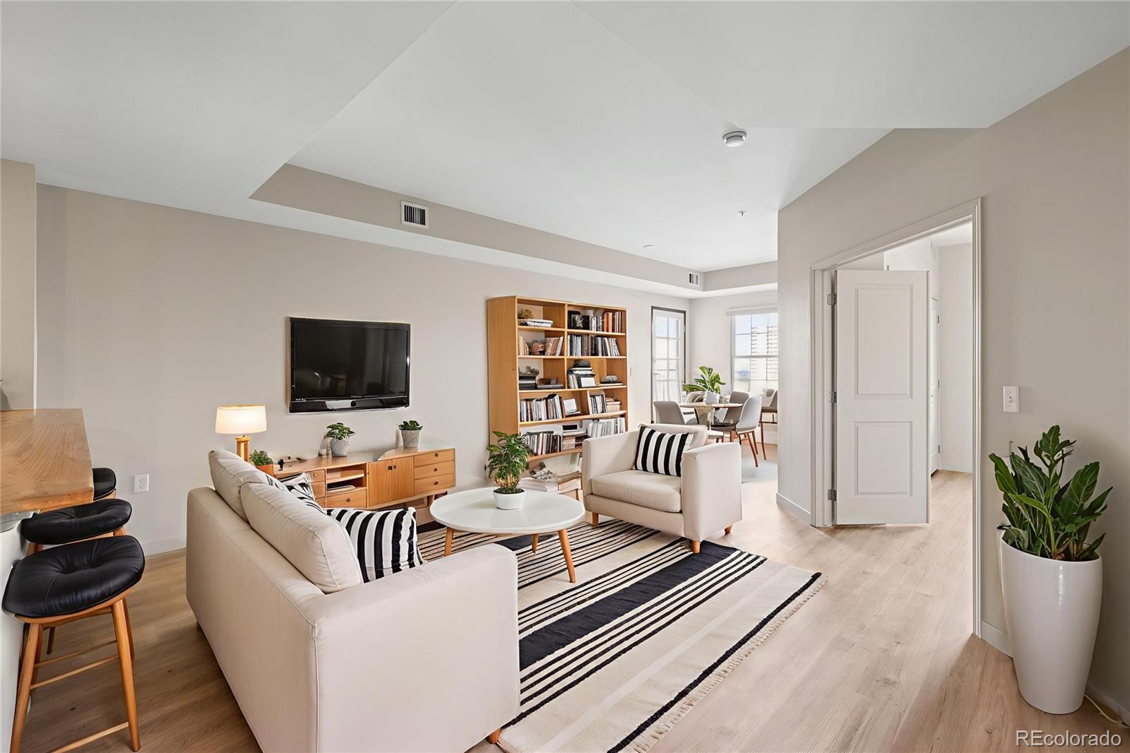 975 N Lincoln Street Unit: 8B